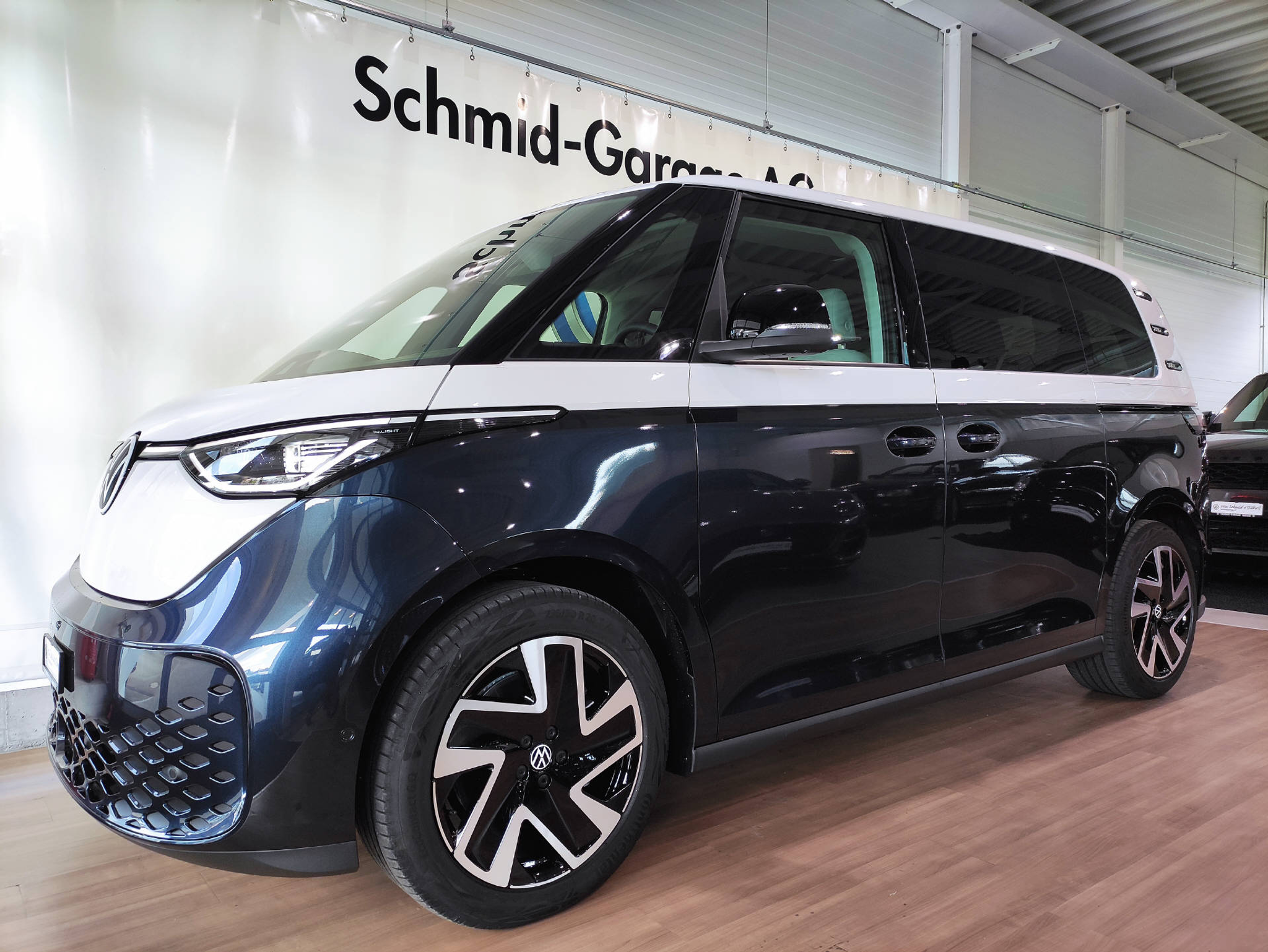 listing desktop thumbnail image 1