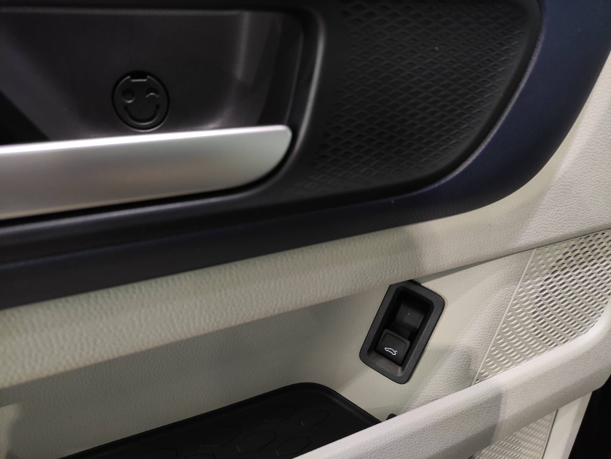 listing desktop thumbnail image 3