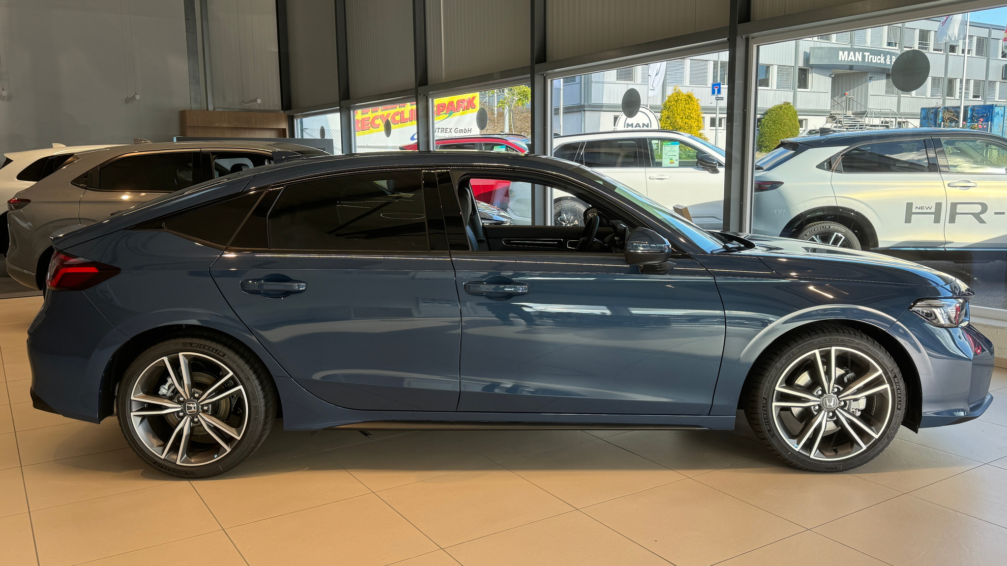 listing desktop thumbnail image 2