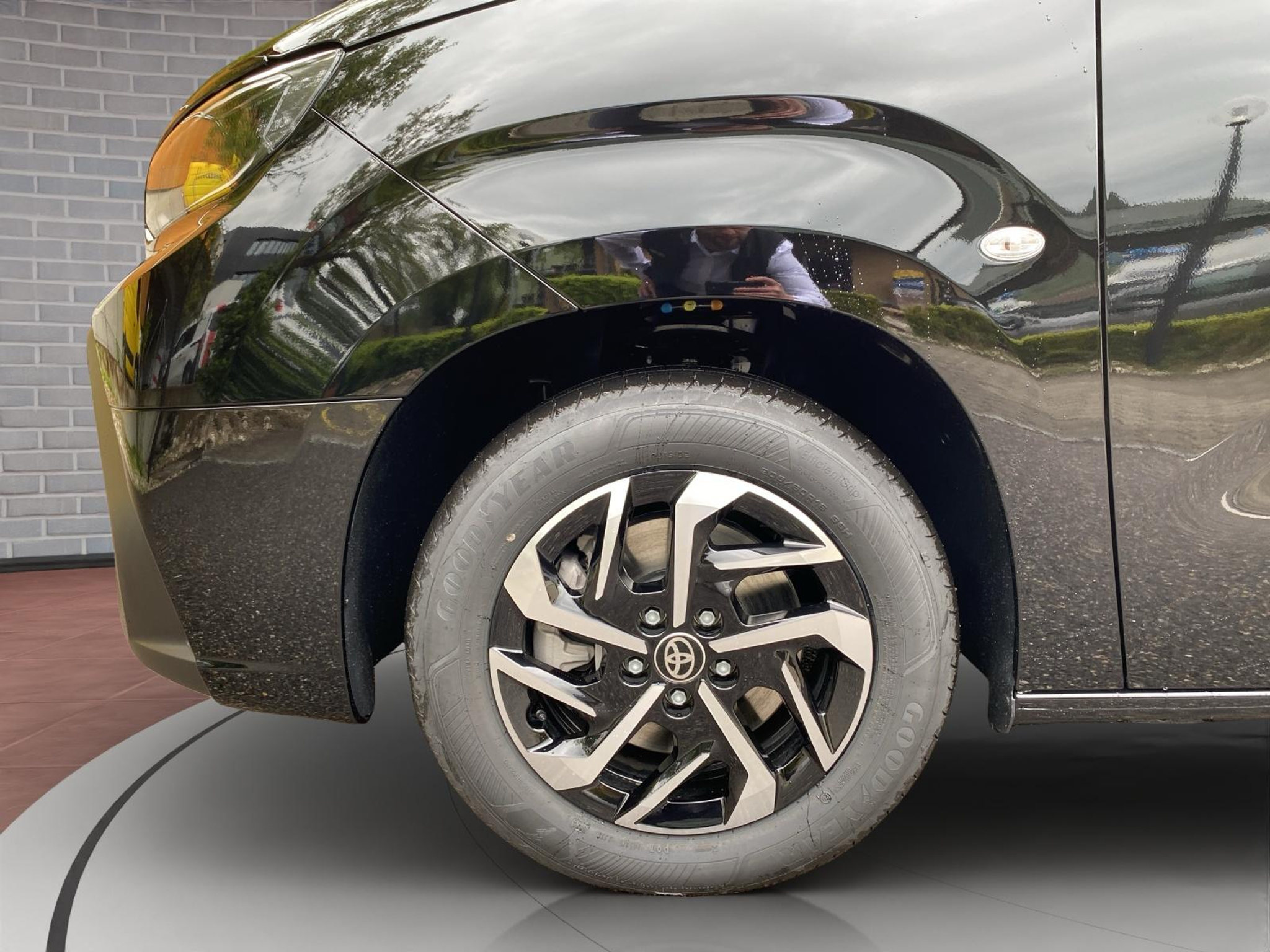 listing desktop thumbnail image 9