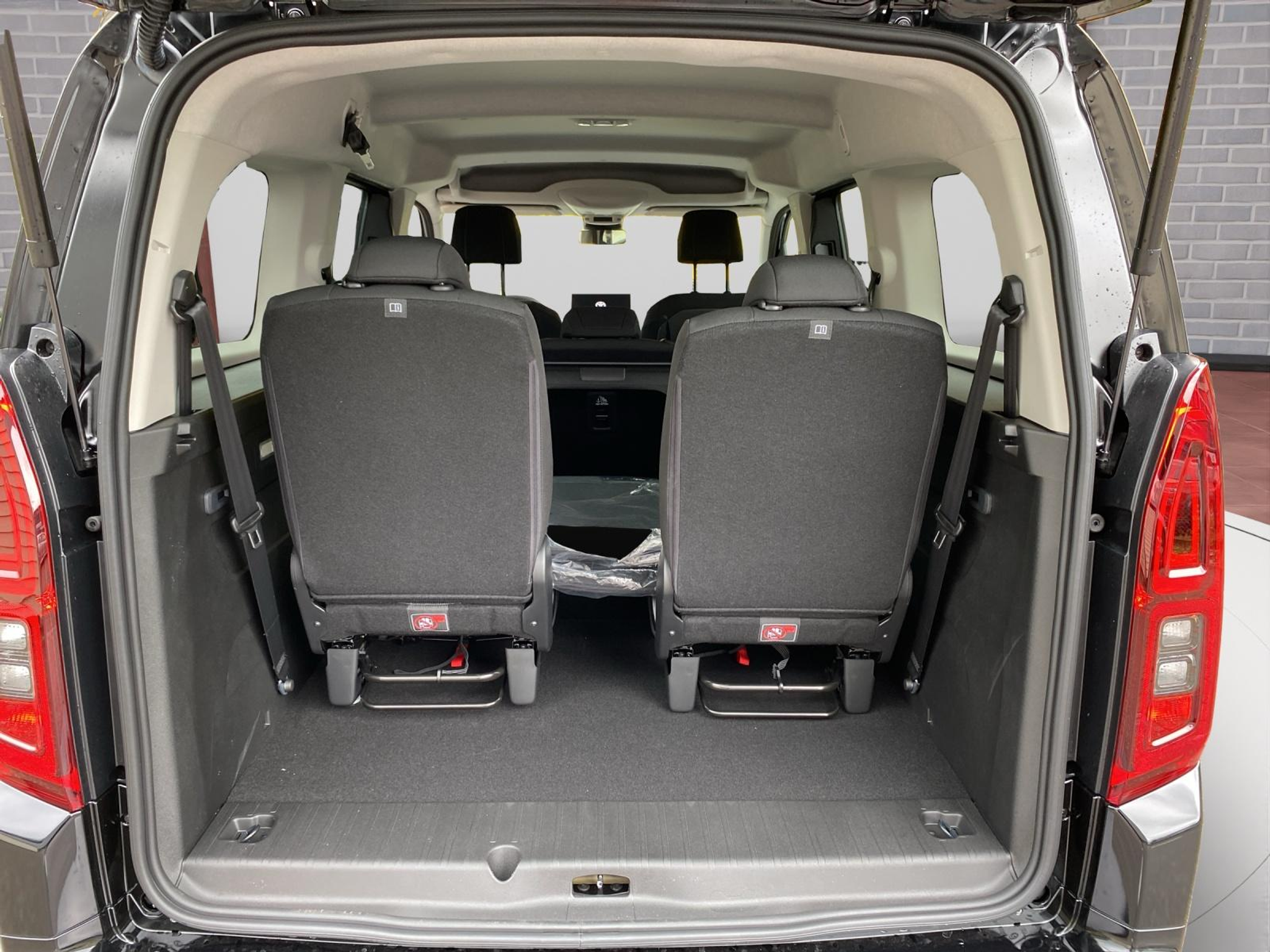 listing desktop thumbnail image 10