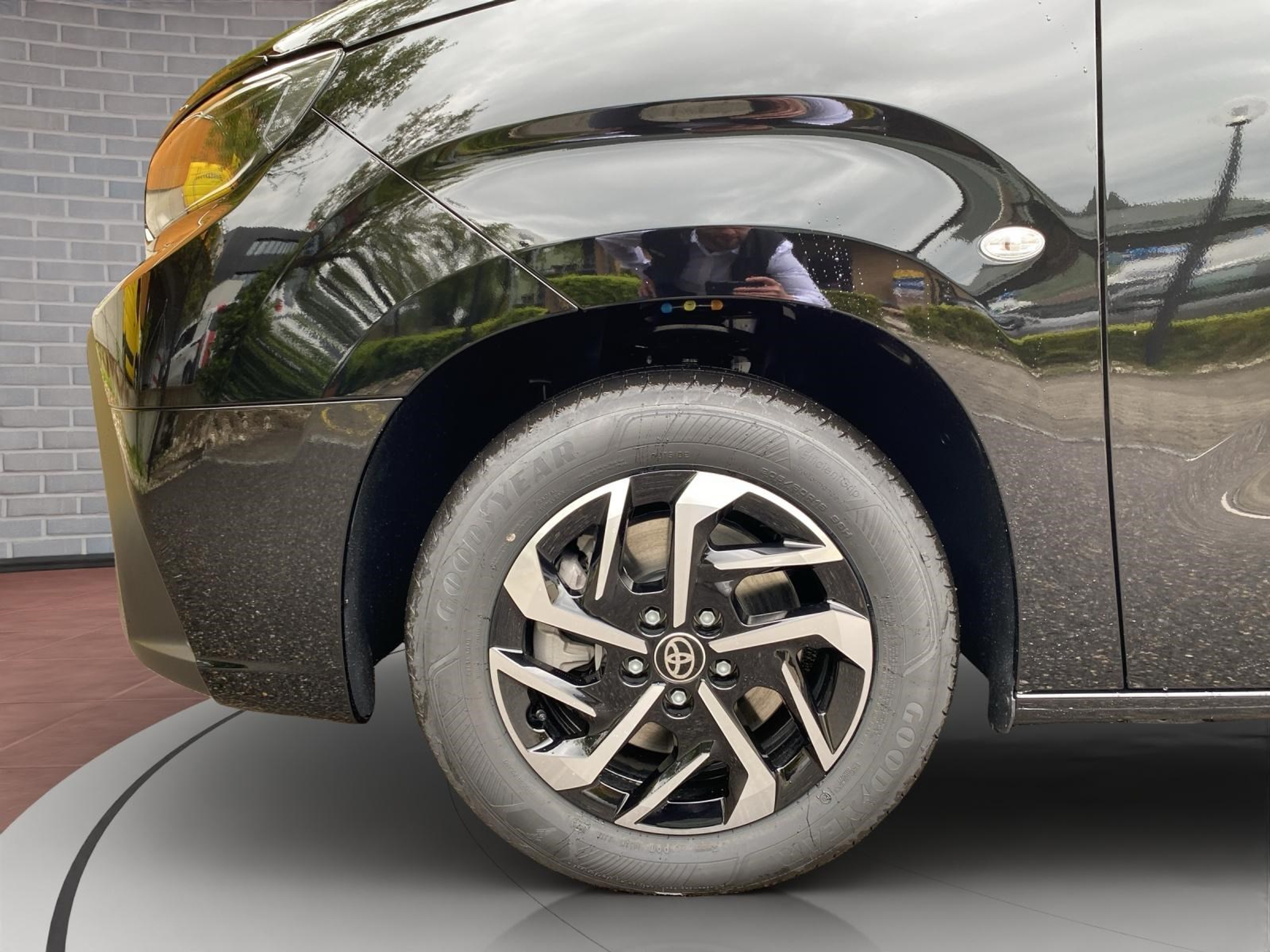 listing desktop thumbnail image 9