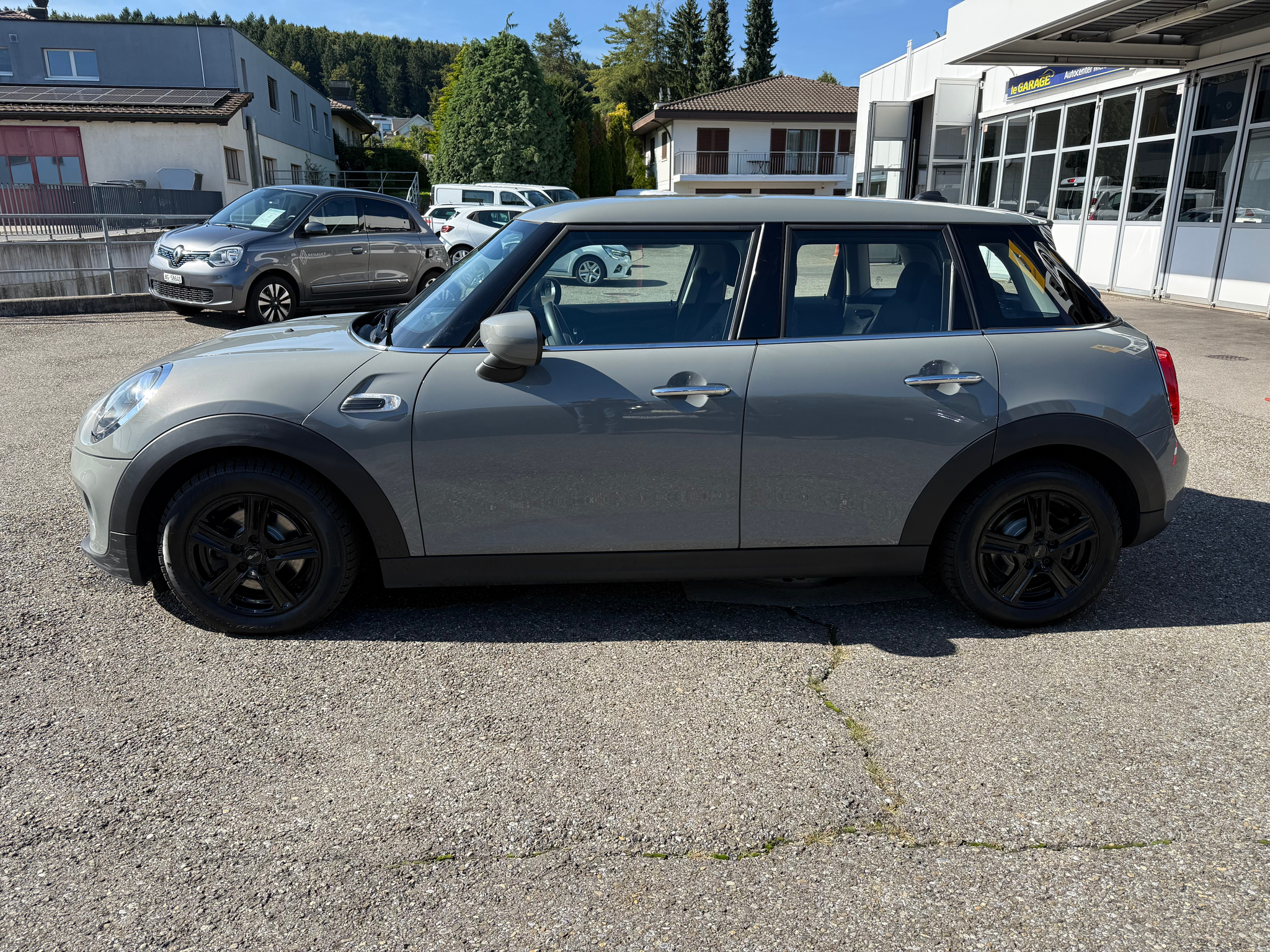 listing desktop thumbnail image 1