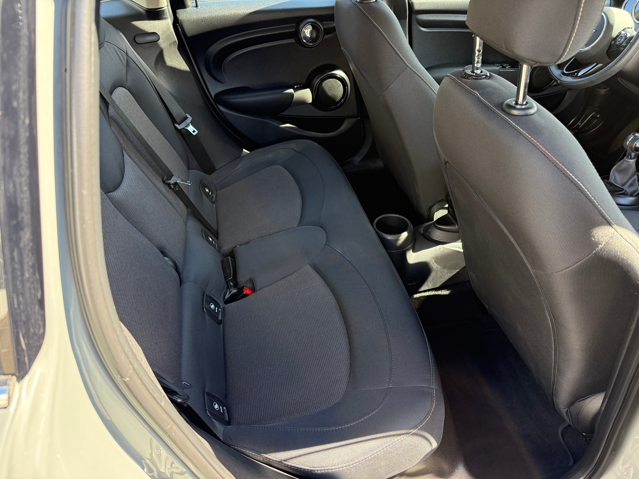 listing desktop thumbnail image 7