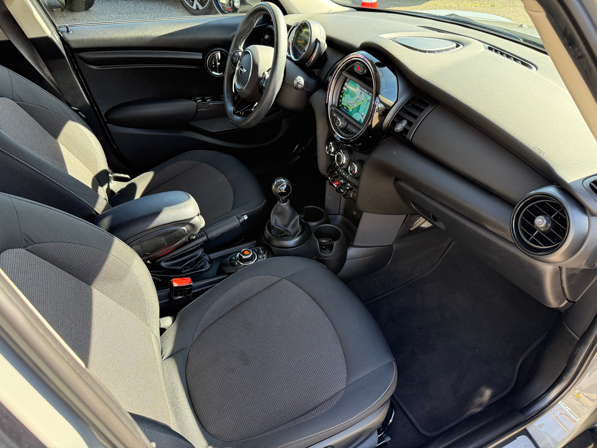 listing desktop thumbnail image 5