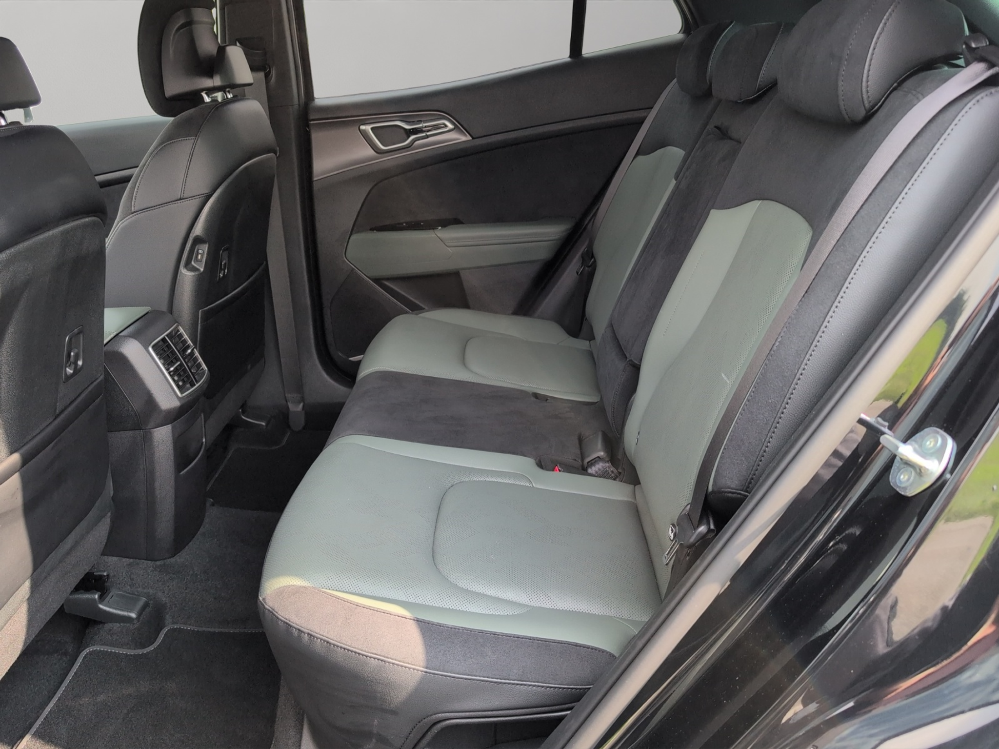 listing desktop thumbnail image 14