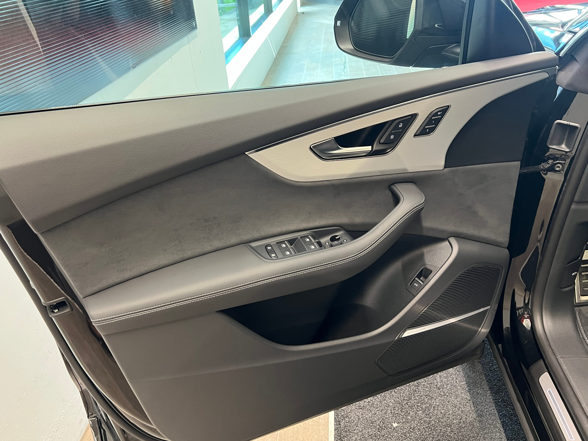 listing desktop thumbnail image 11