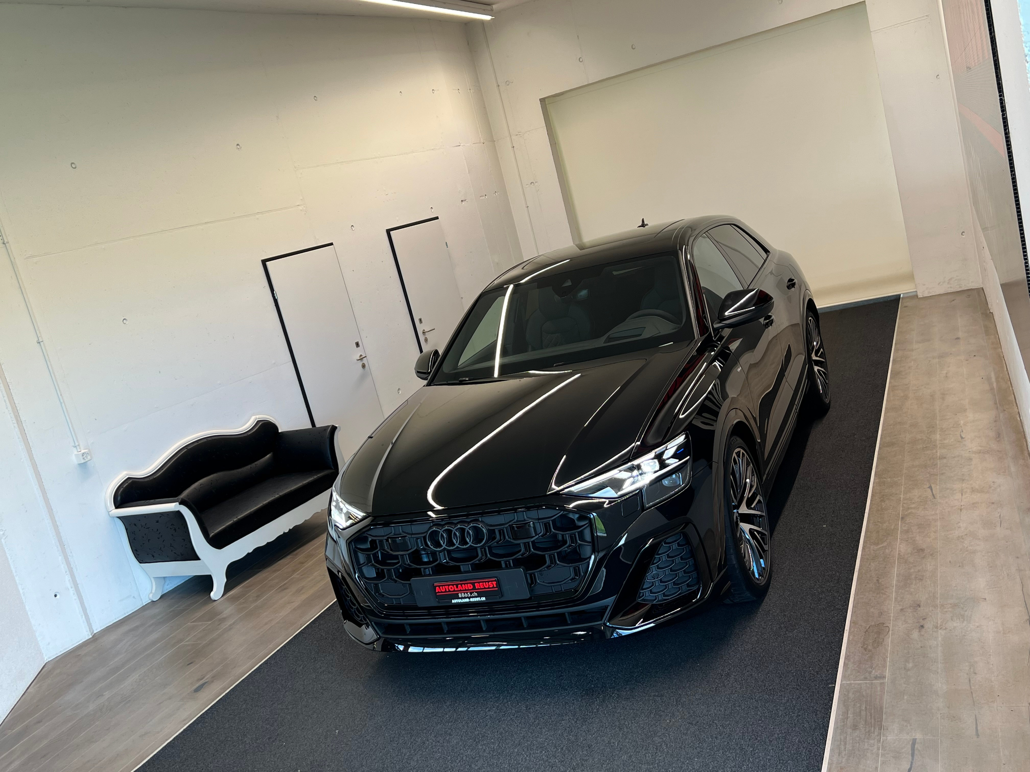 listing desktop thumbnail image 3