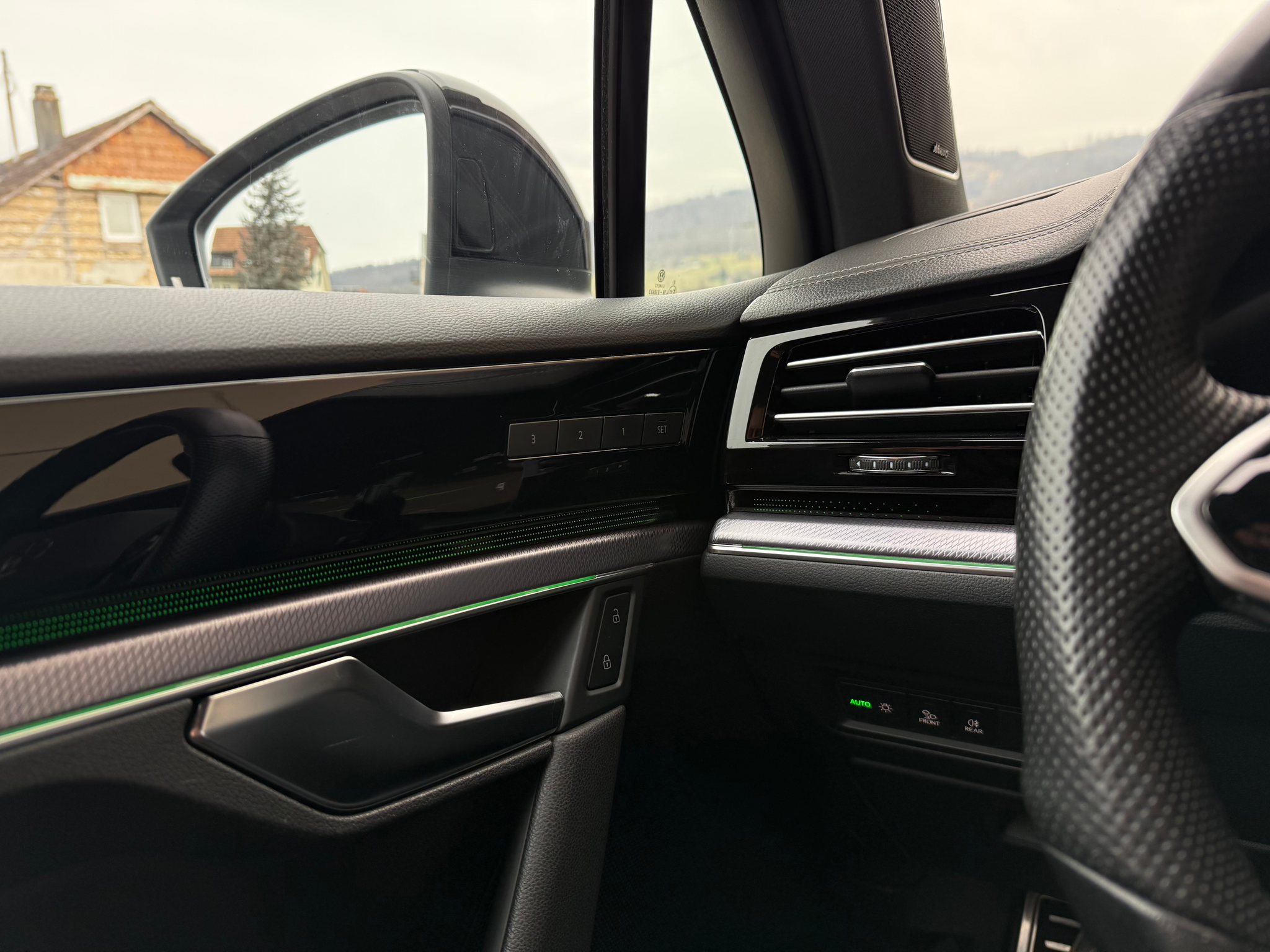 listing desktop thumbnail image 26