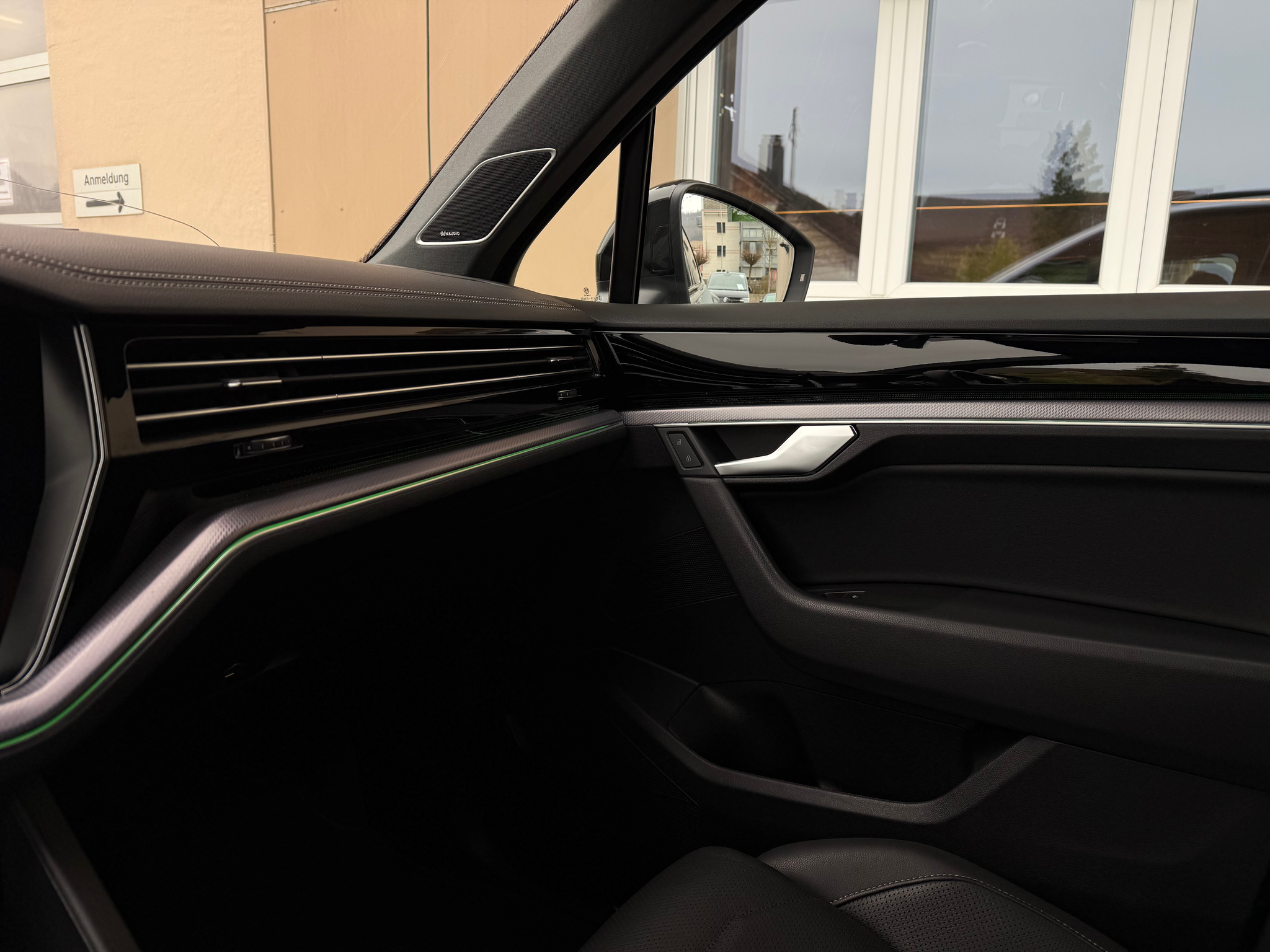 listing desktop thumbnail image 28