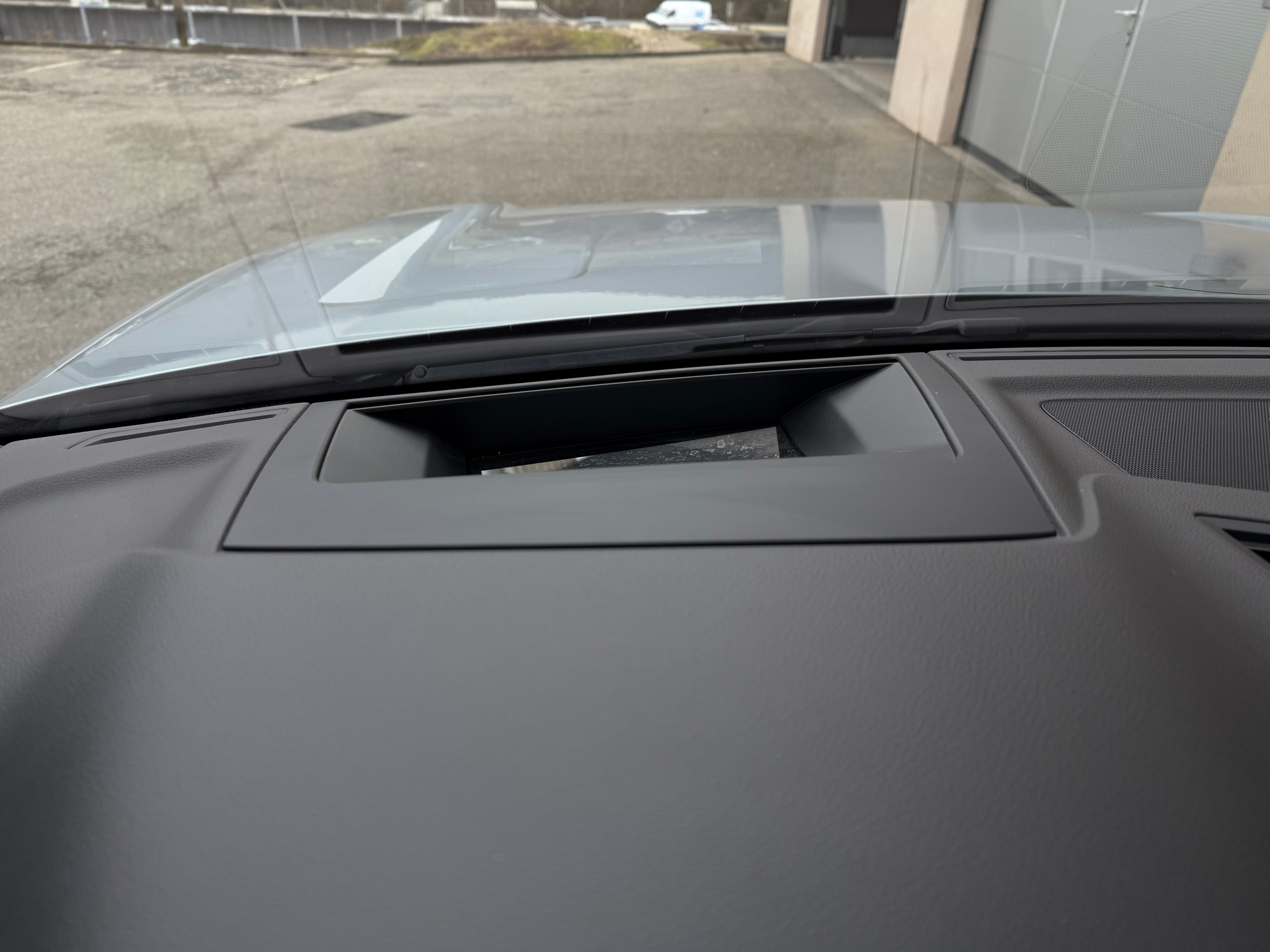 listing desktop thumbnail image 24