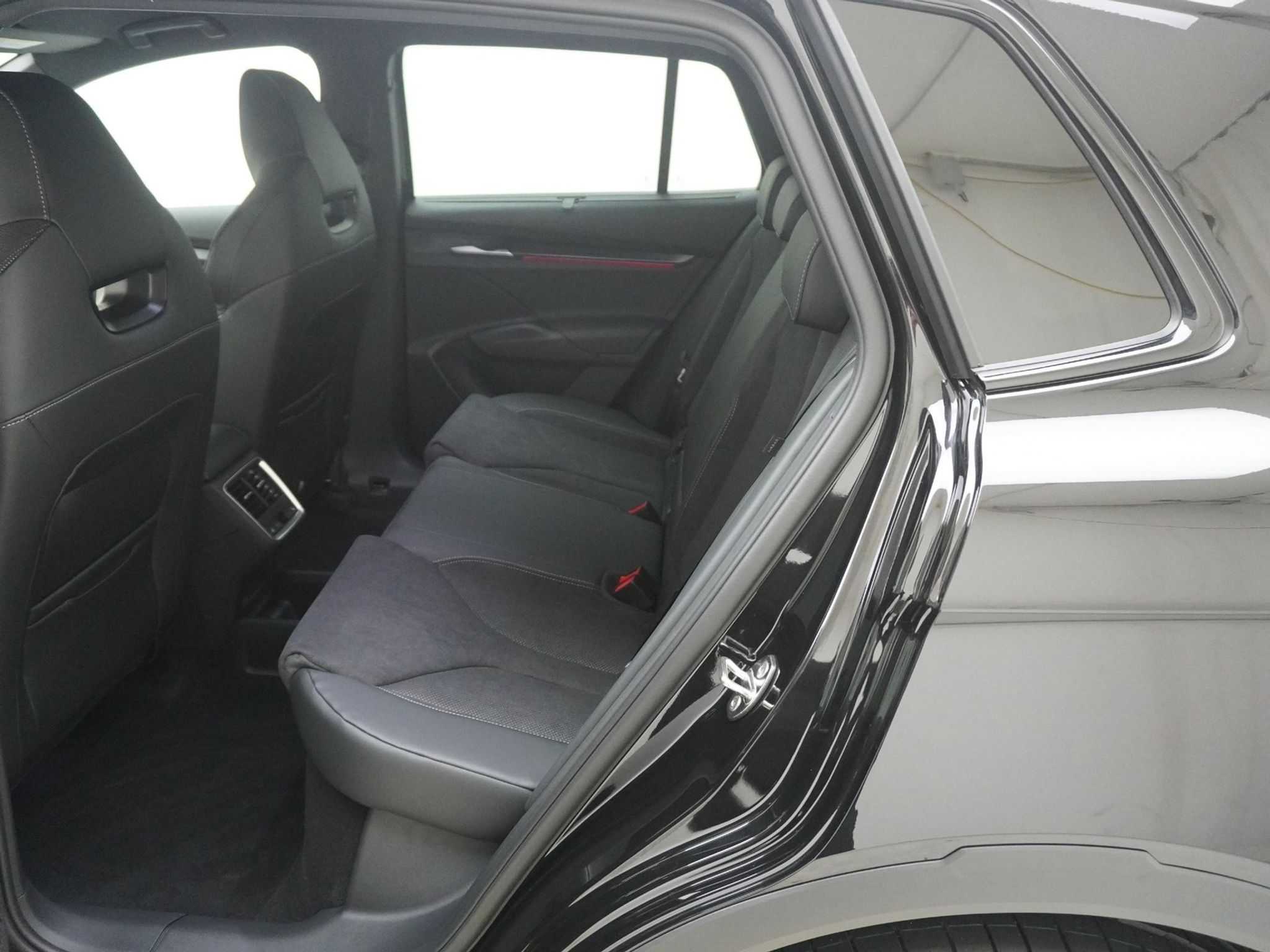 listing desktop thumbnail image 15