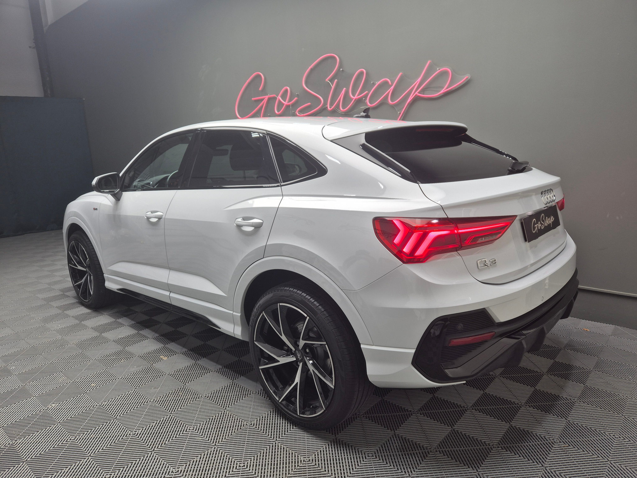 listing desktop thumbnail image 7