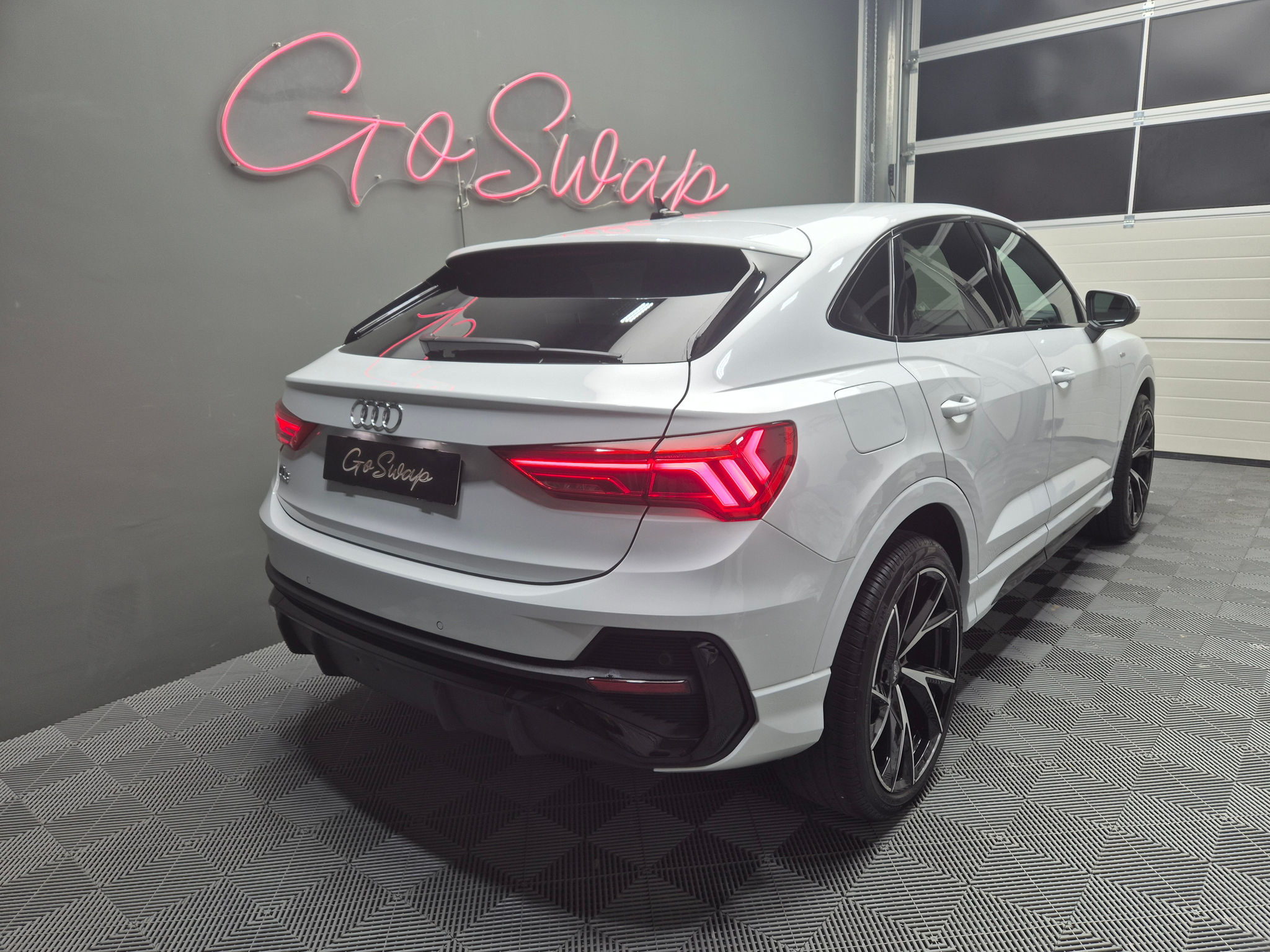 listing desktop thumbnail image 2