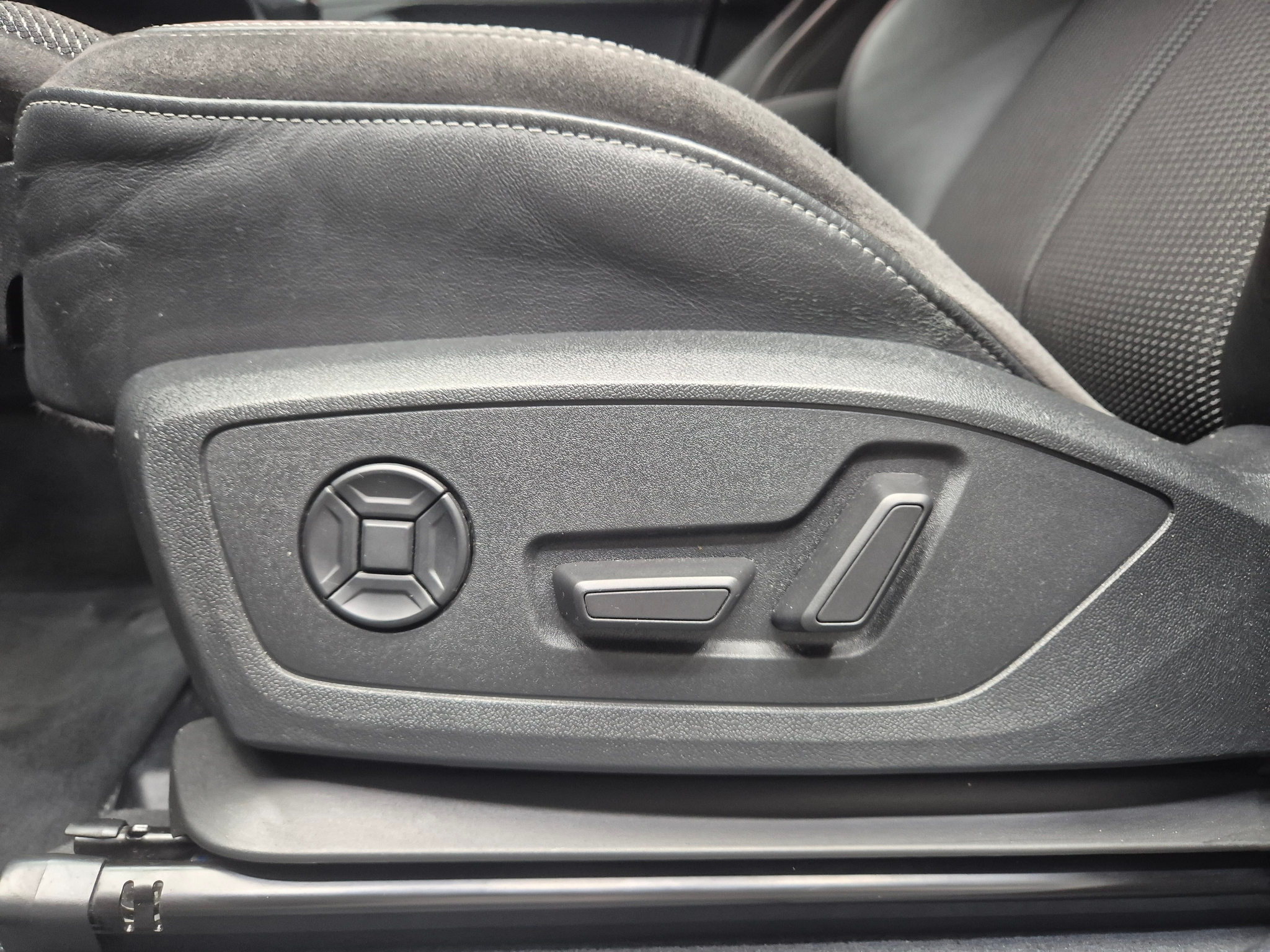 listing desktop thumbnail image 12