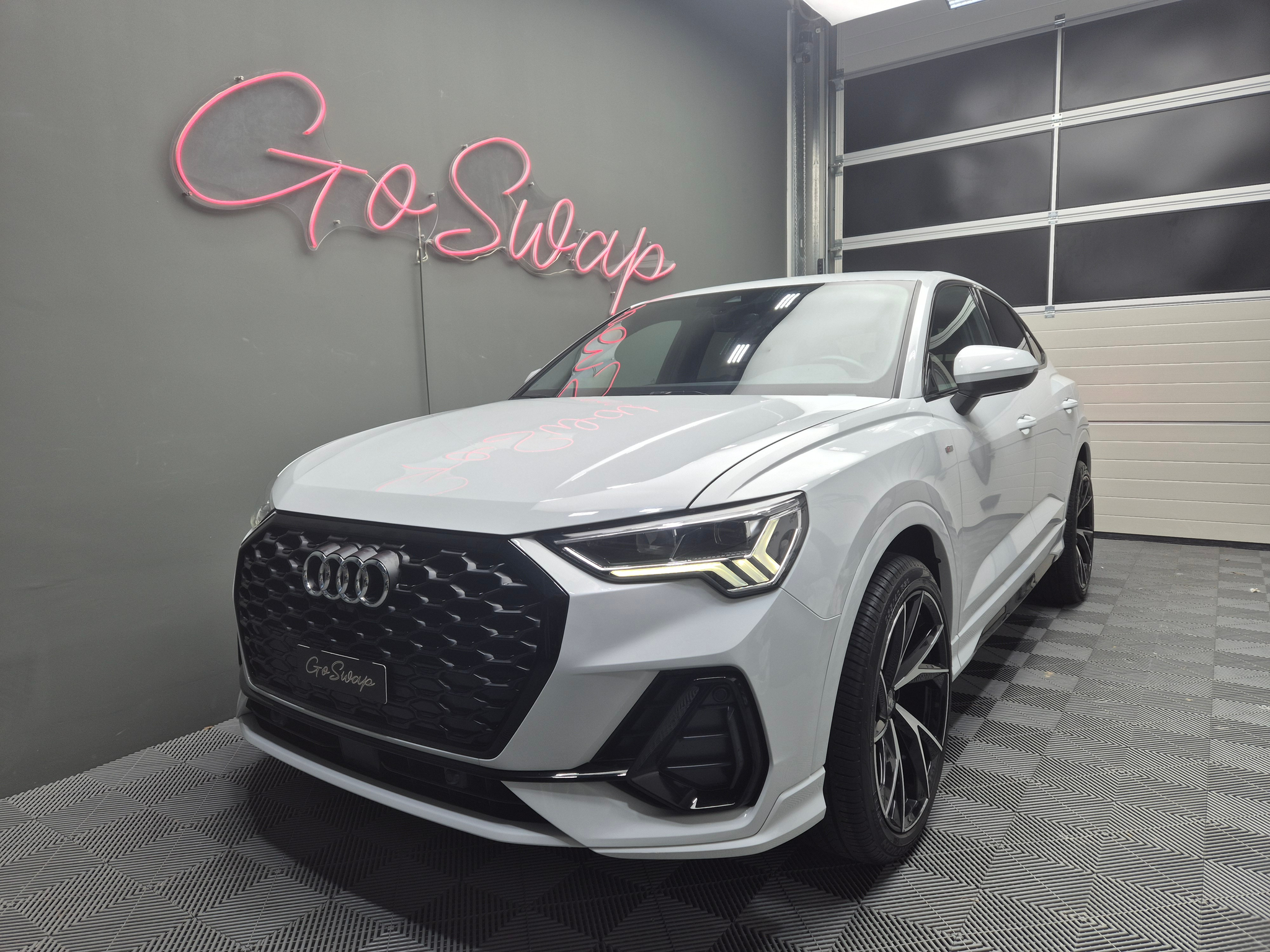 listing desktop thumbnail image 4