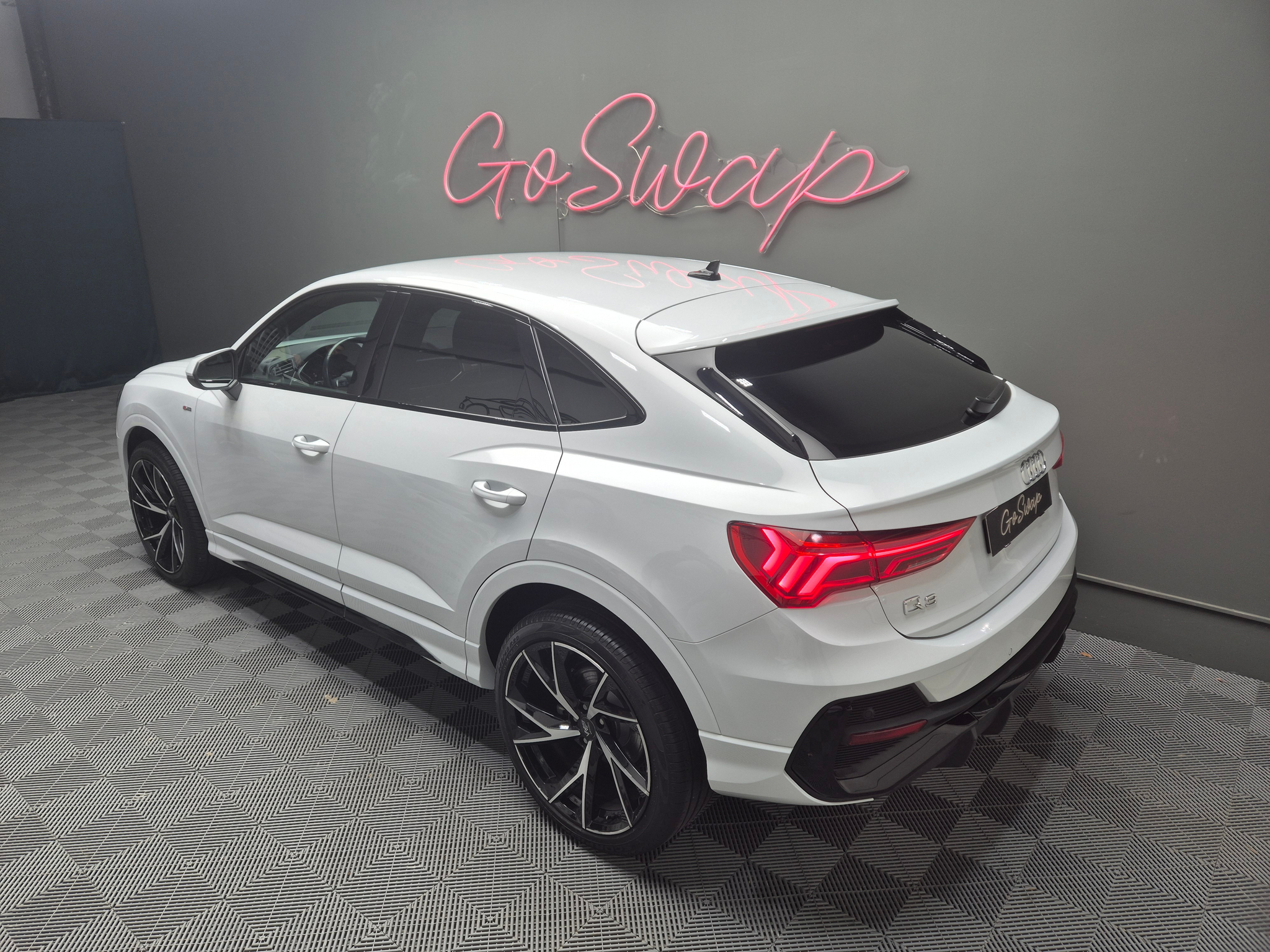 listing desktop thumbnail image 8