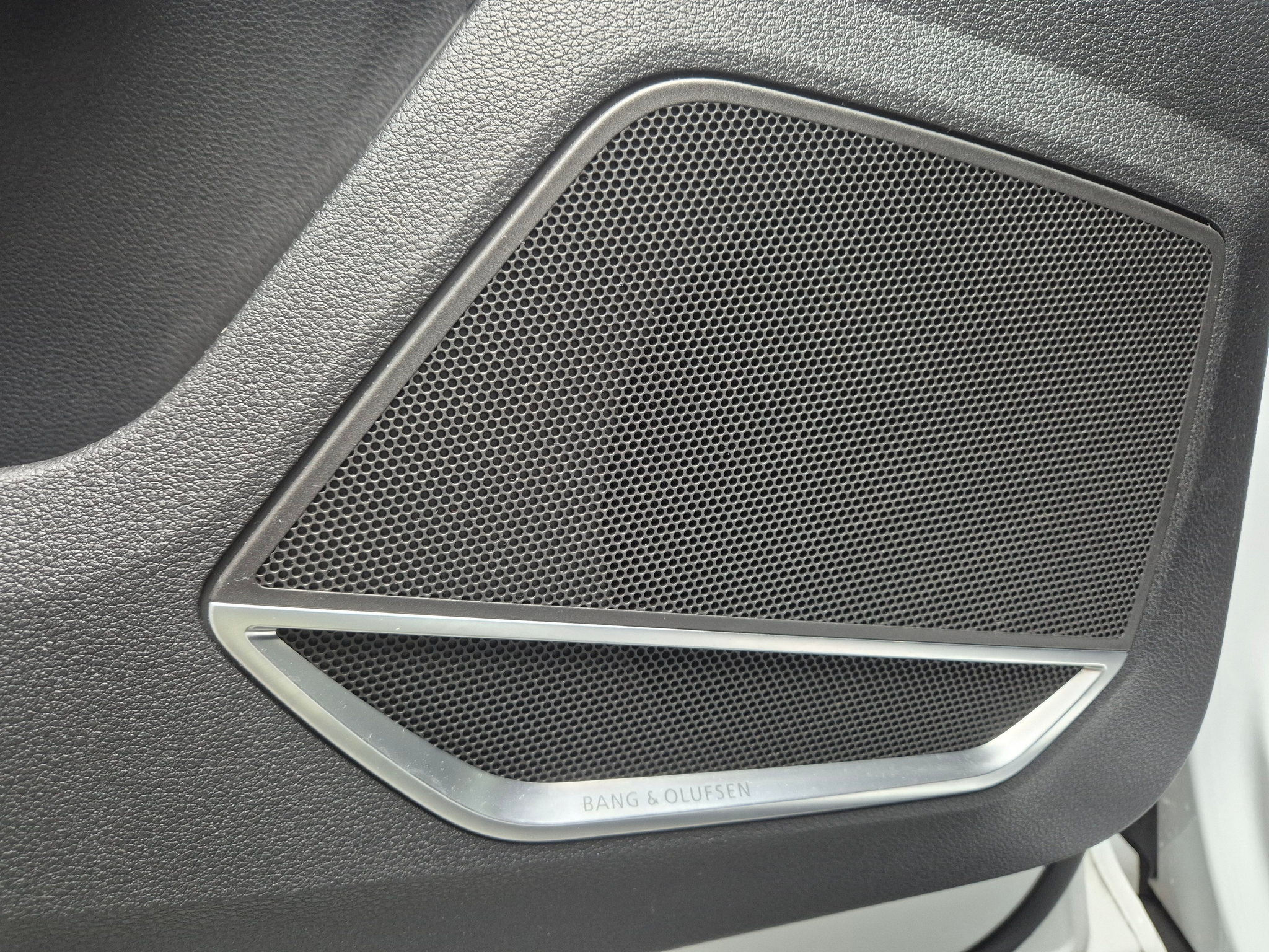 listing desktop thumbnail image 13