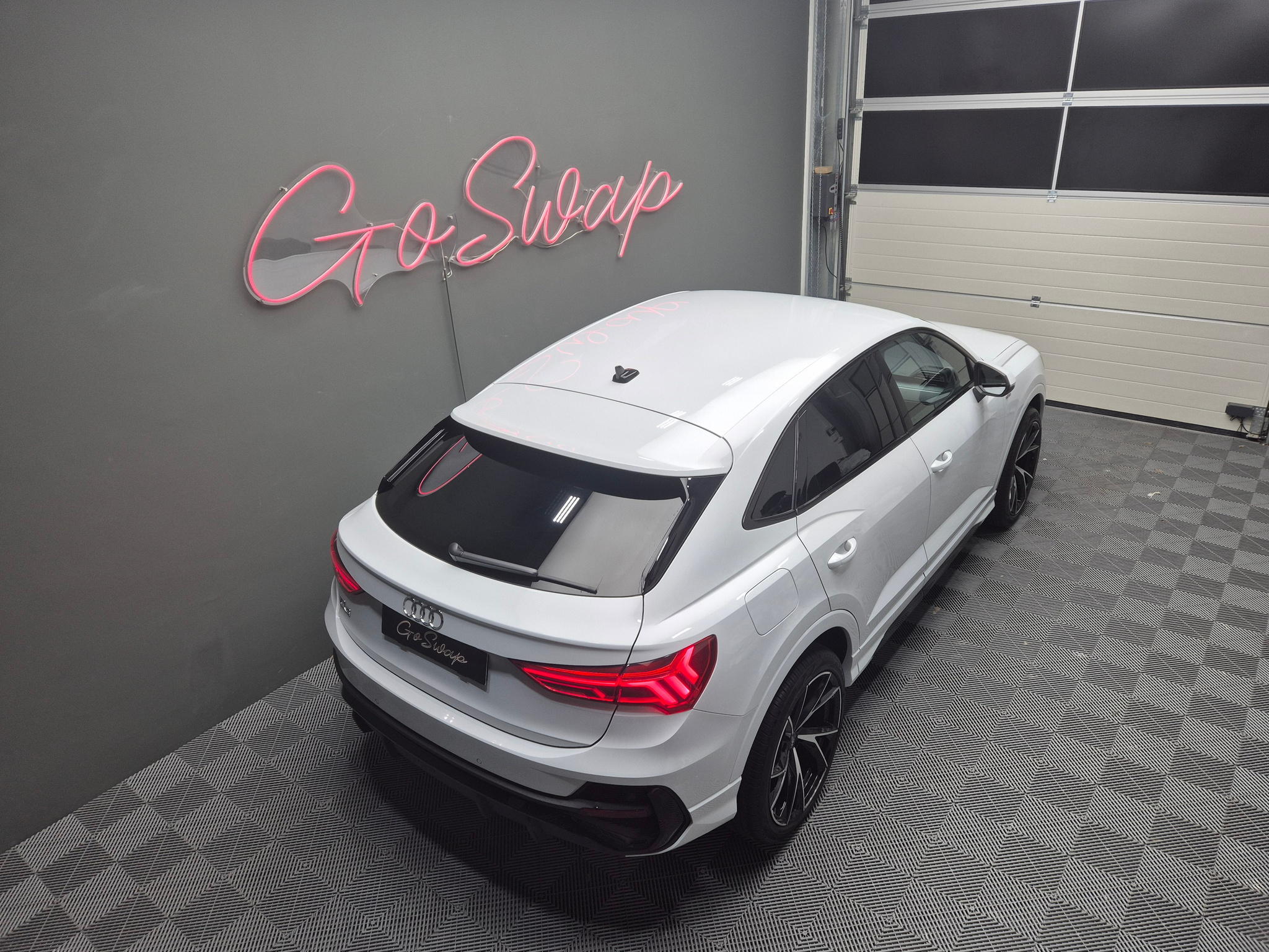 listing desktop thumbnail image 3