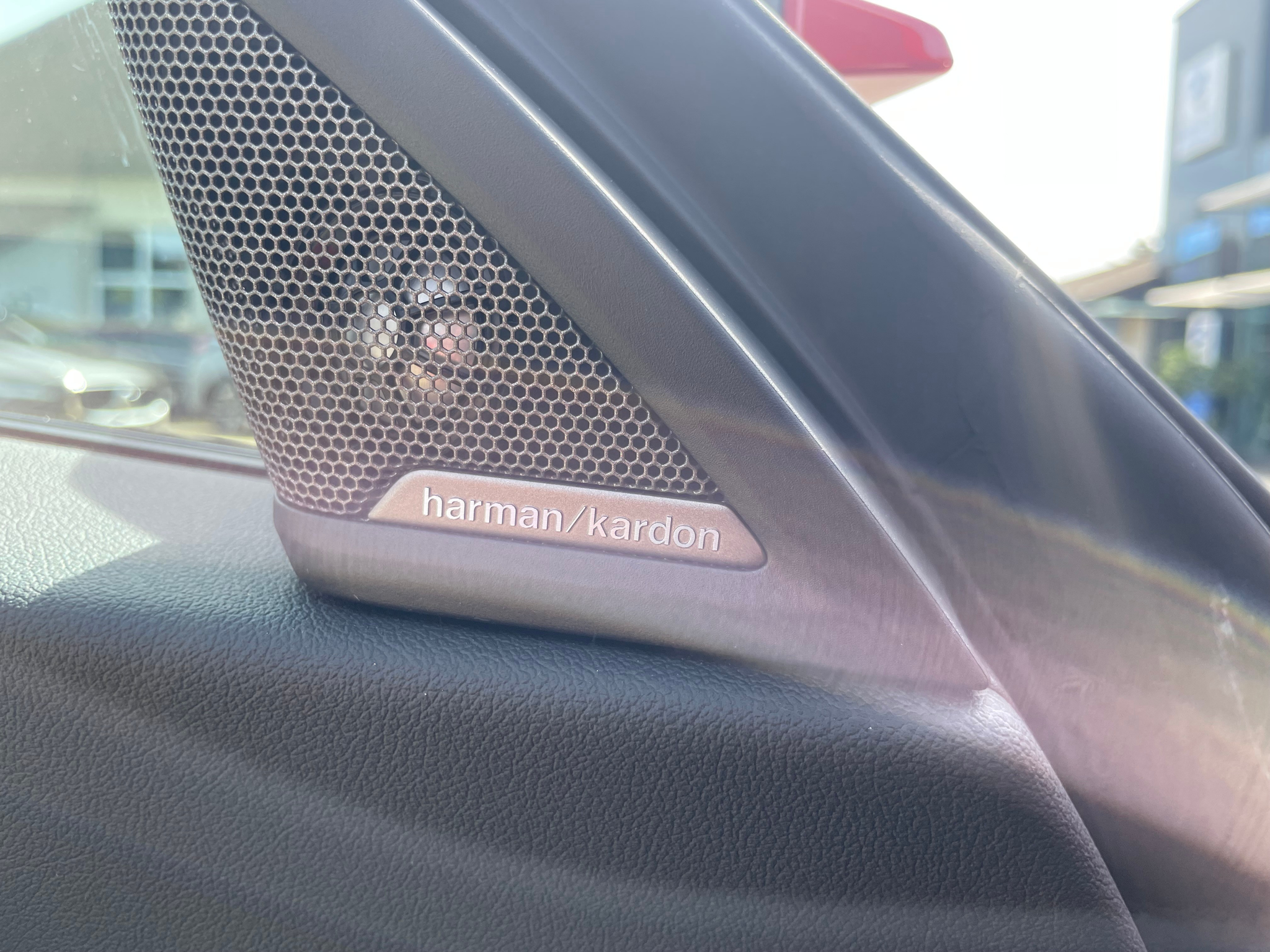 listing desktop thumbnail image 18