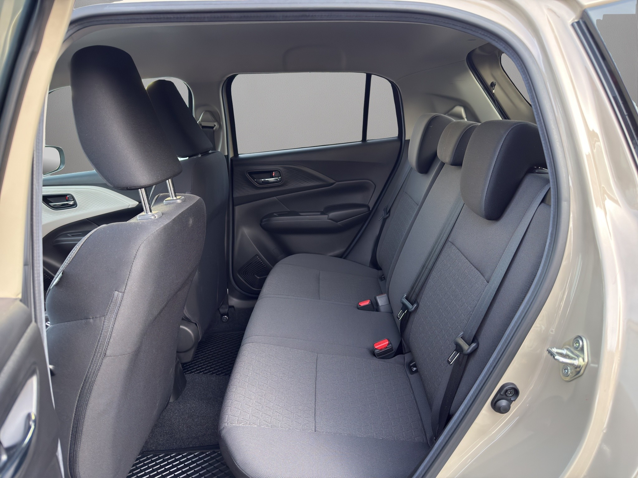 listing desktop thumbnail image 5