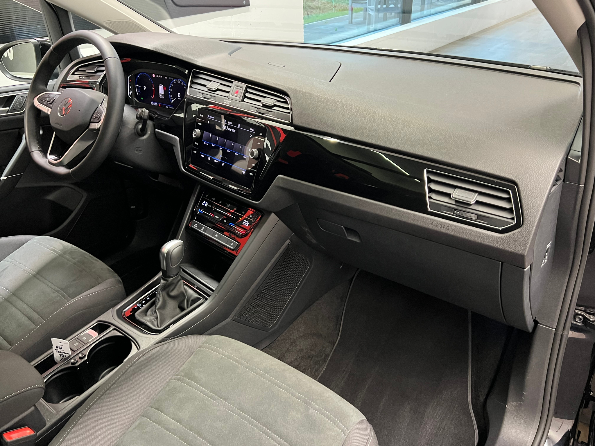 listing desktop thumbnail image 19