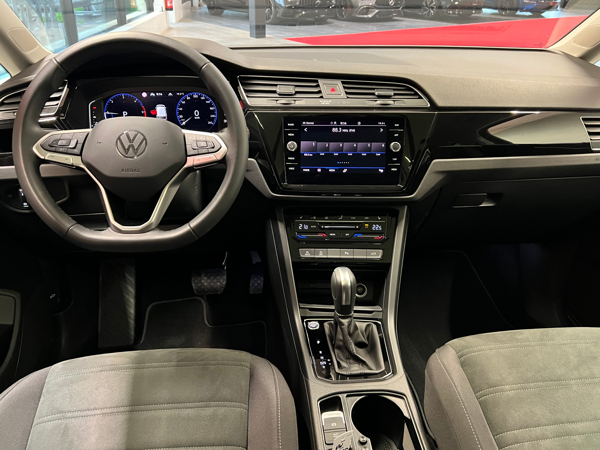 listing desktop thumbnail image 18