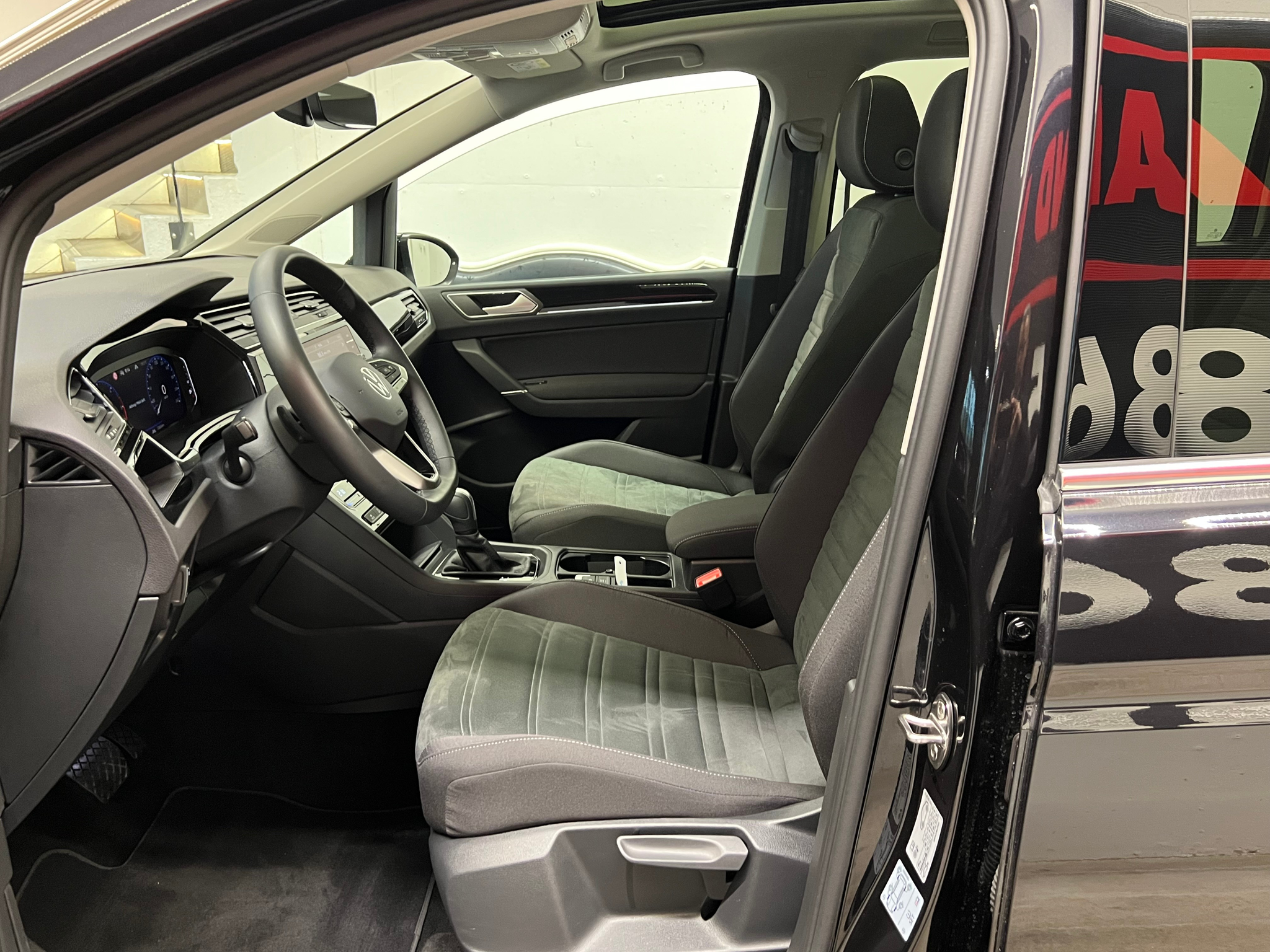 listing desktop thumbnail image 12