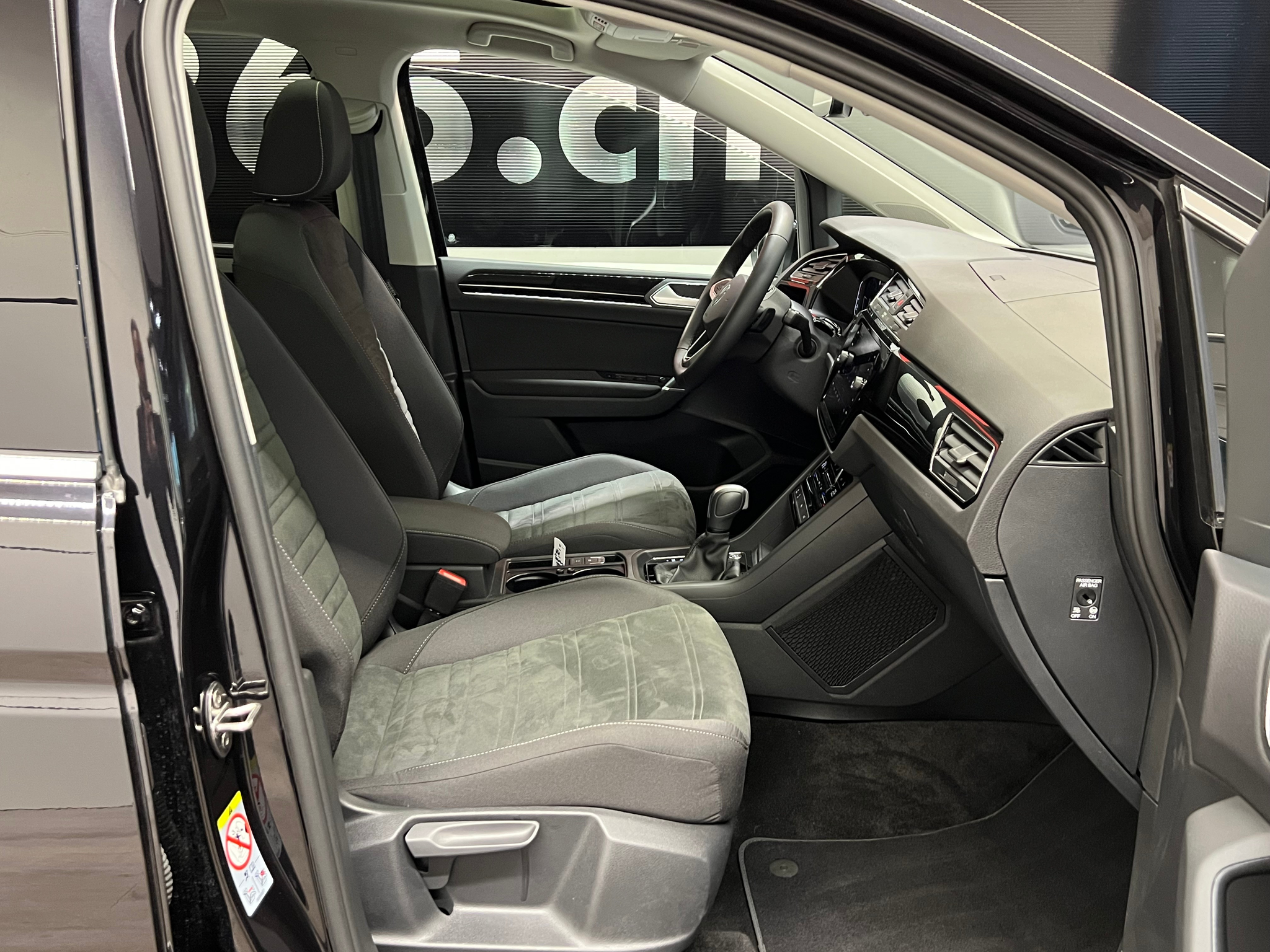 listing desktop thumbnail image 21