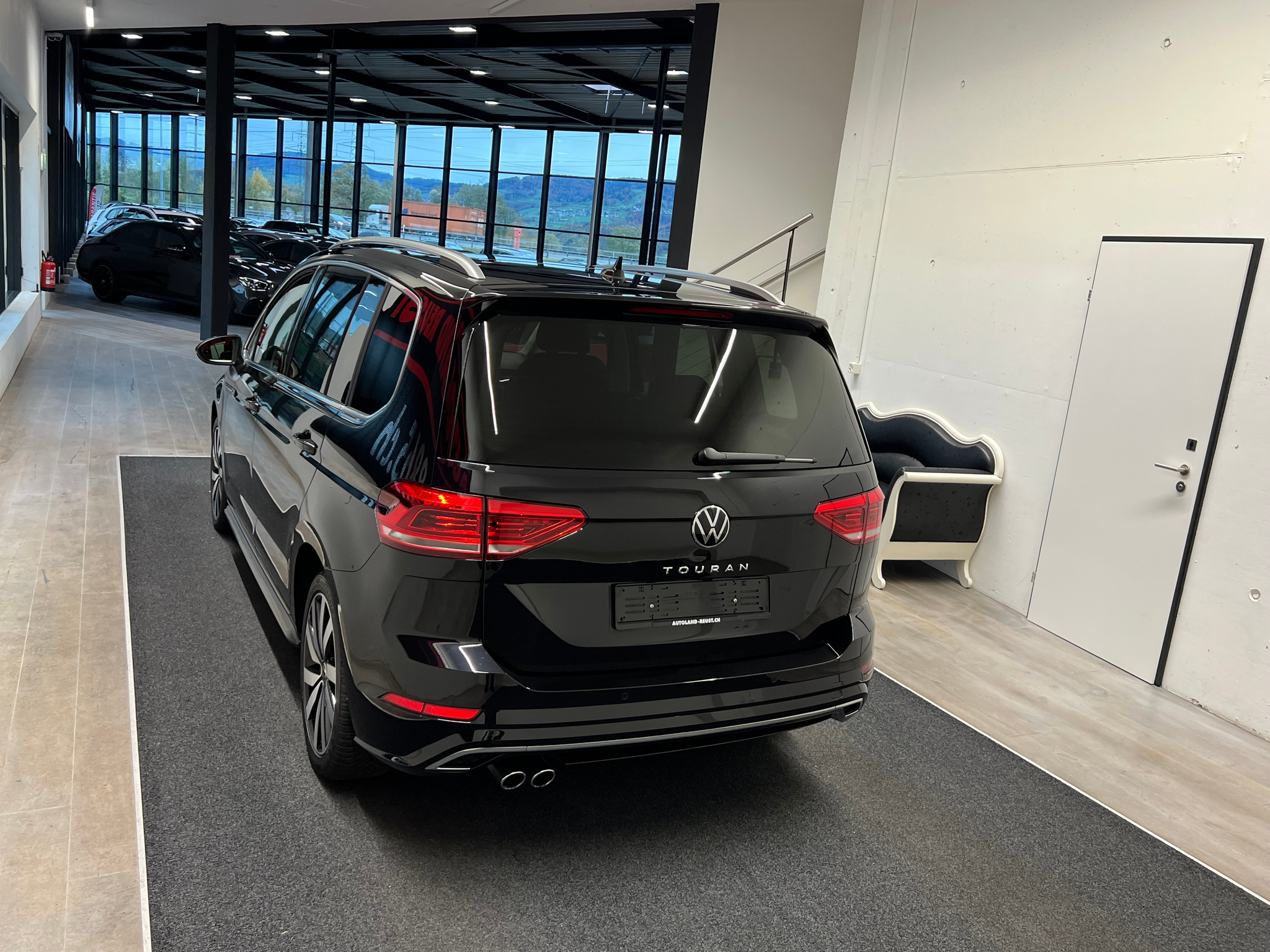 listing desktop thumbnail image 8