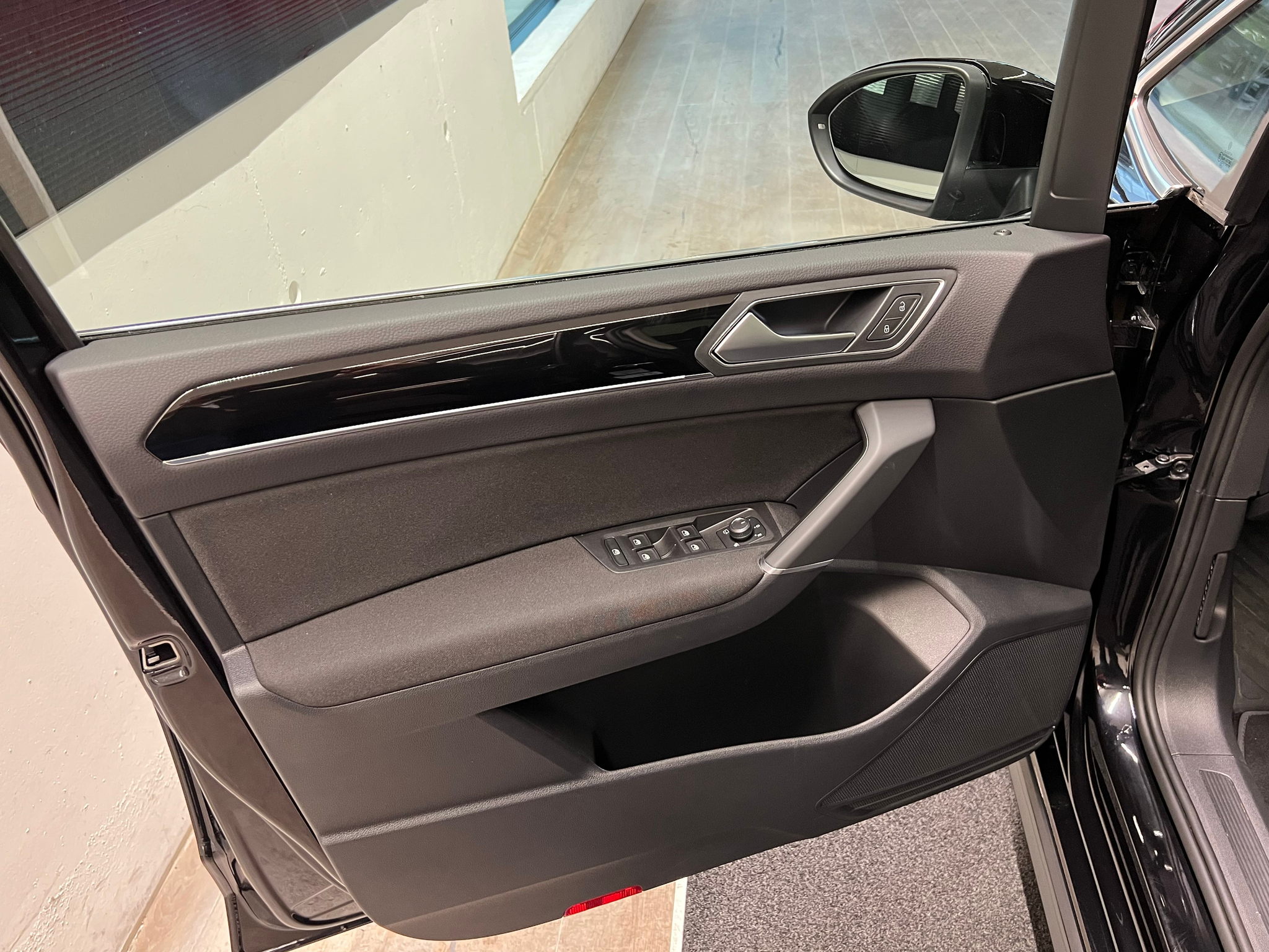 listing desktop thumbnail image 11