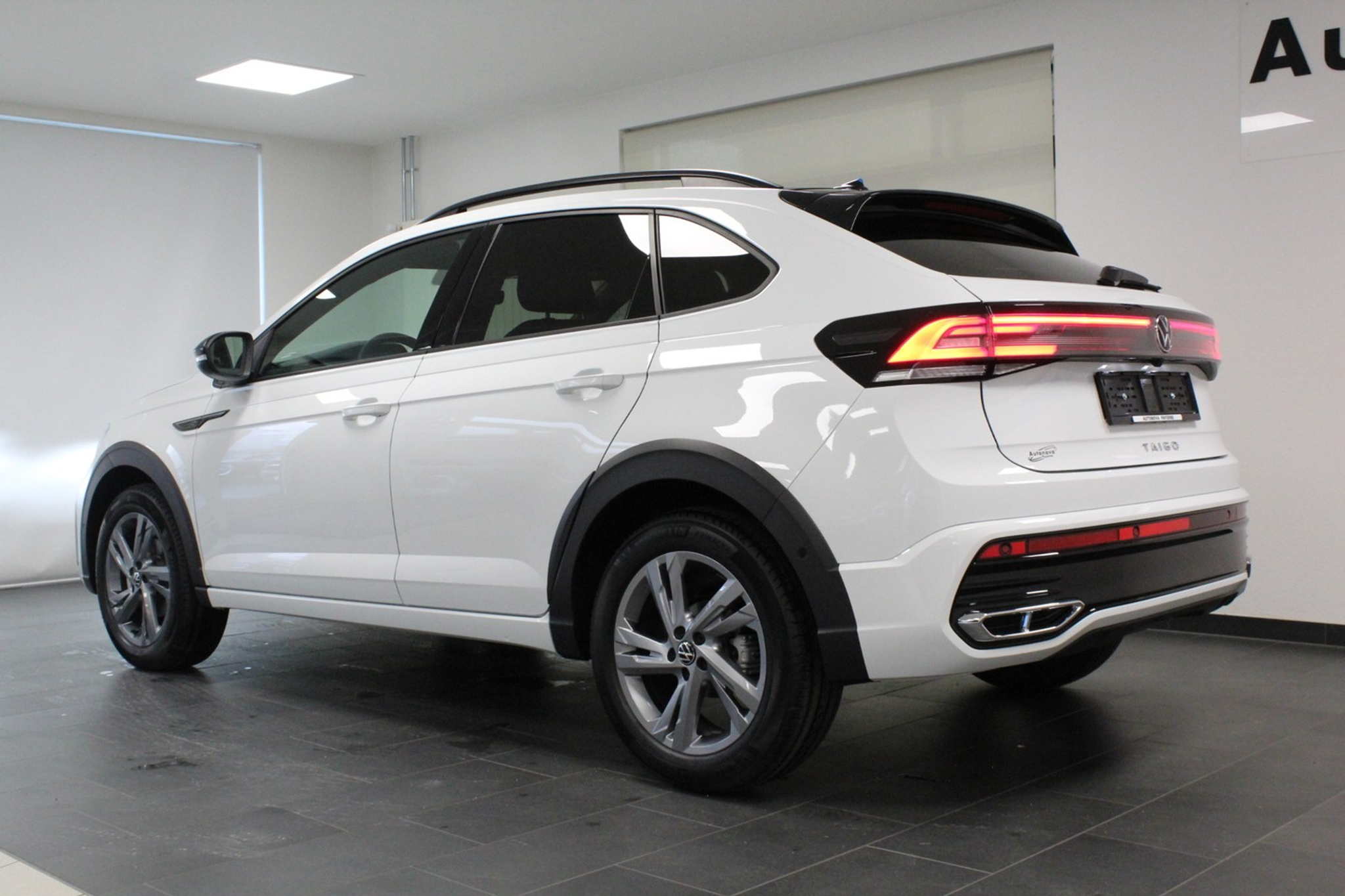 listing desktop thumbnail image 3