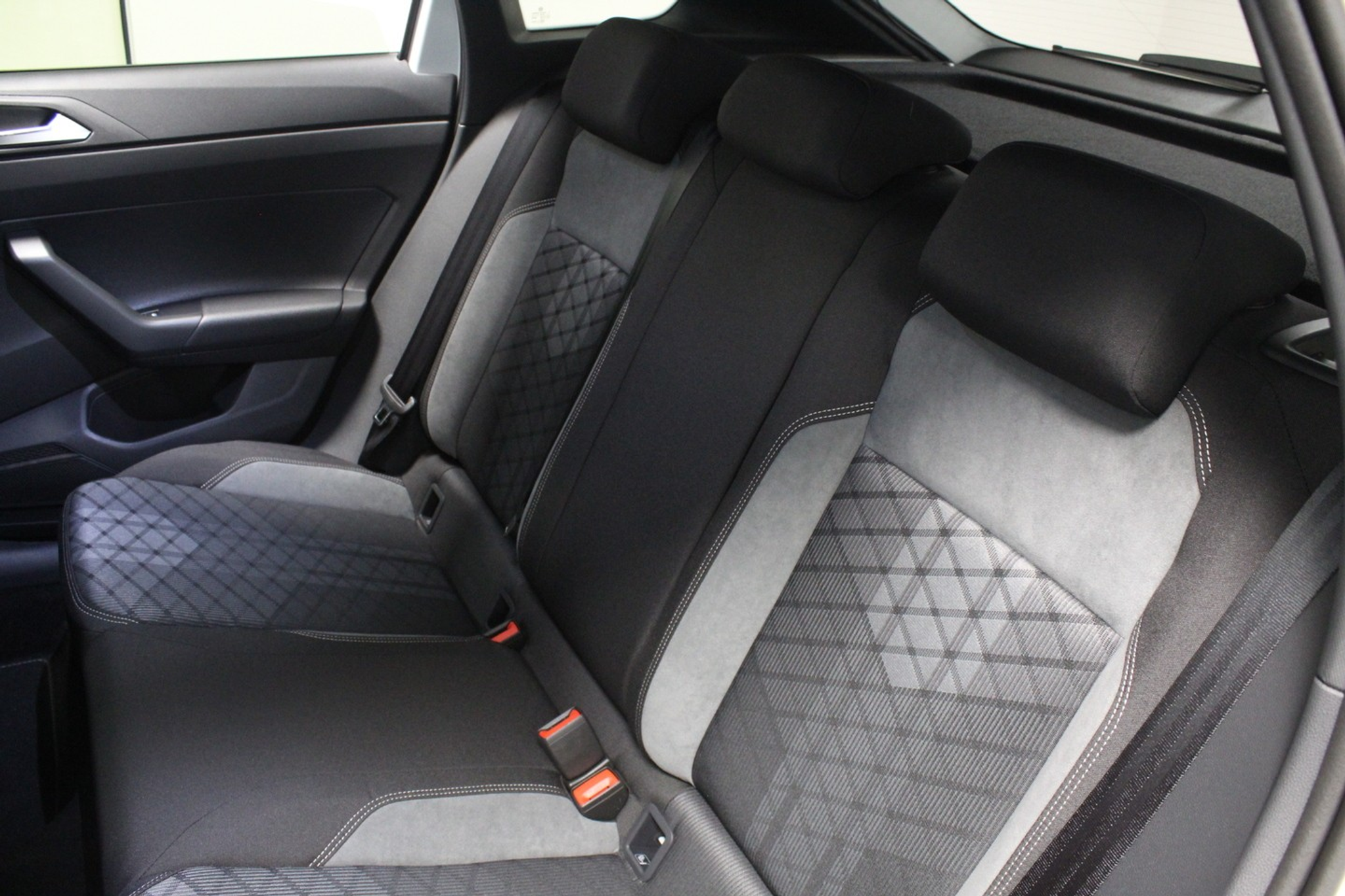 listing desktop thumbnail image 5