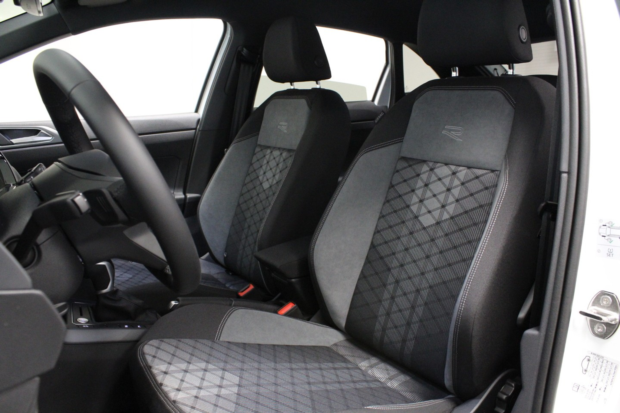 listing desktop thumbnail image 4