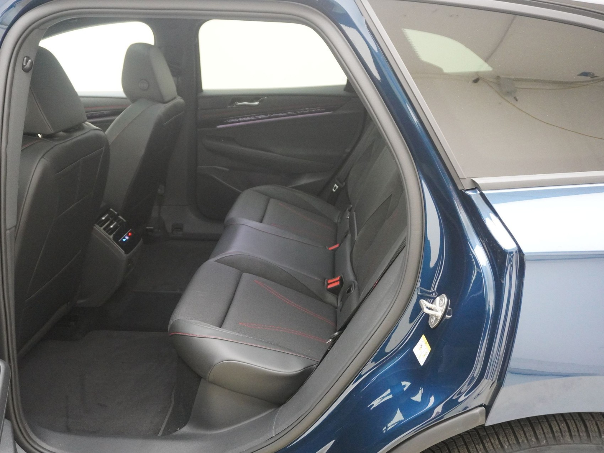 listing desktop thumbnail image 15