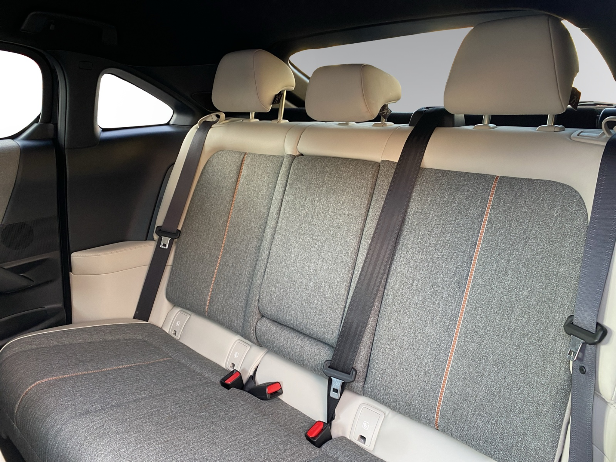 listing desktop thumbnail image 12