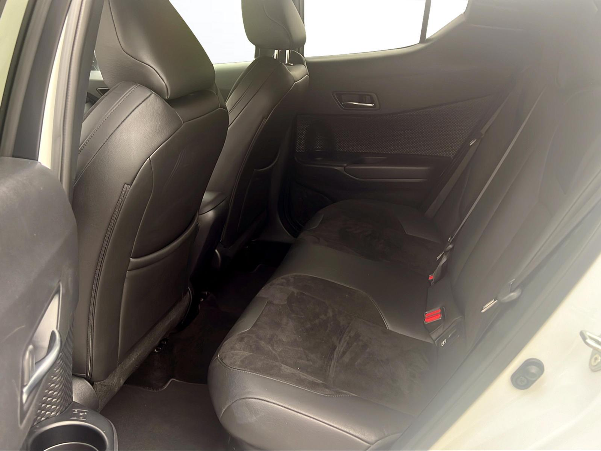 listing desktop thumbnail image 4