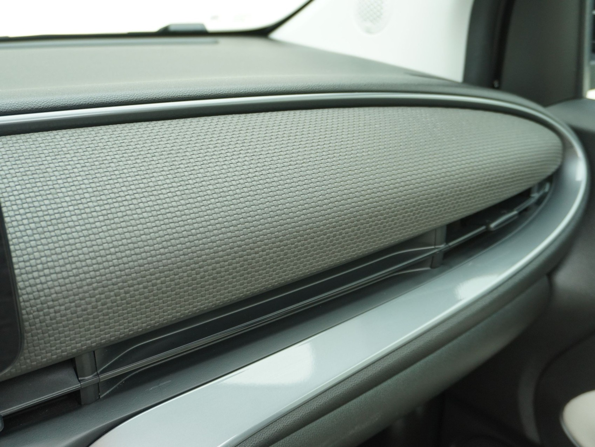 listing desktop thumbnail image 15