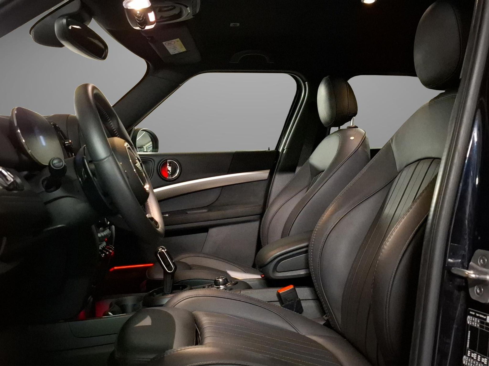 listing desktop thumbnail image 3