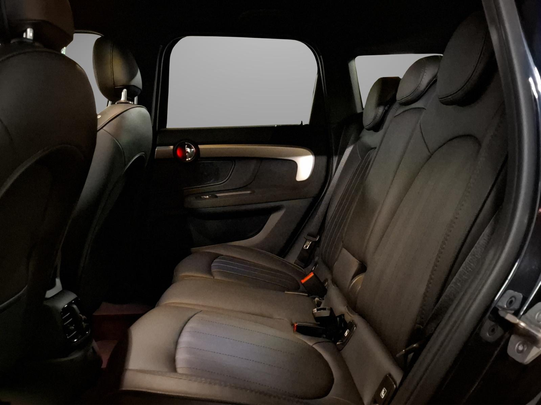 listing desktop thumbnail image 6