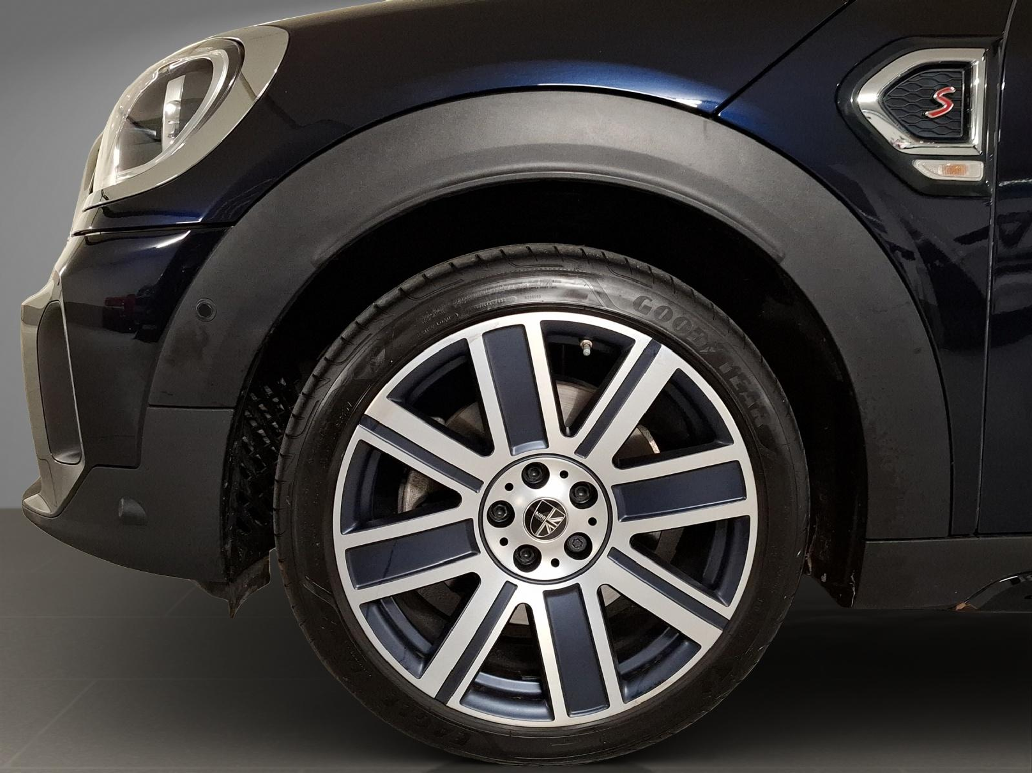 listing desktop thumbnail image 2