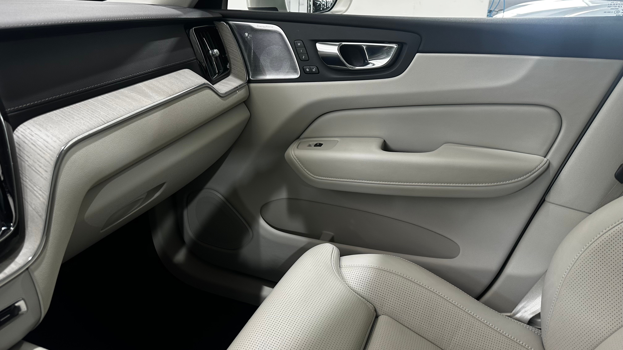 listing desktop thumbnail image 14