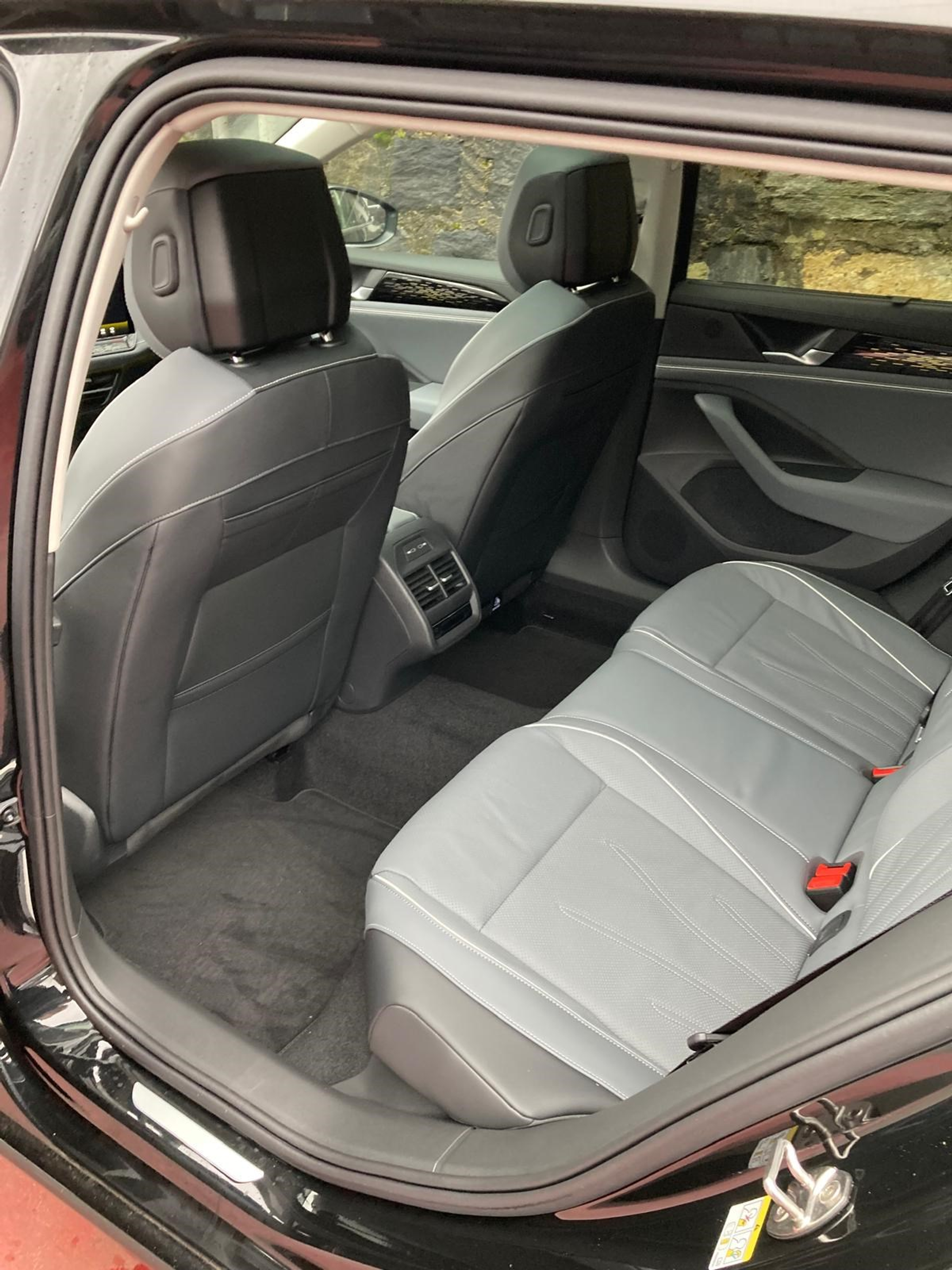 listing desktop thumbnail image 10