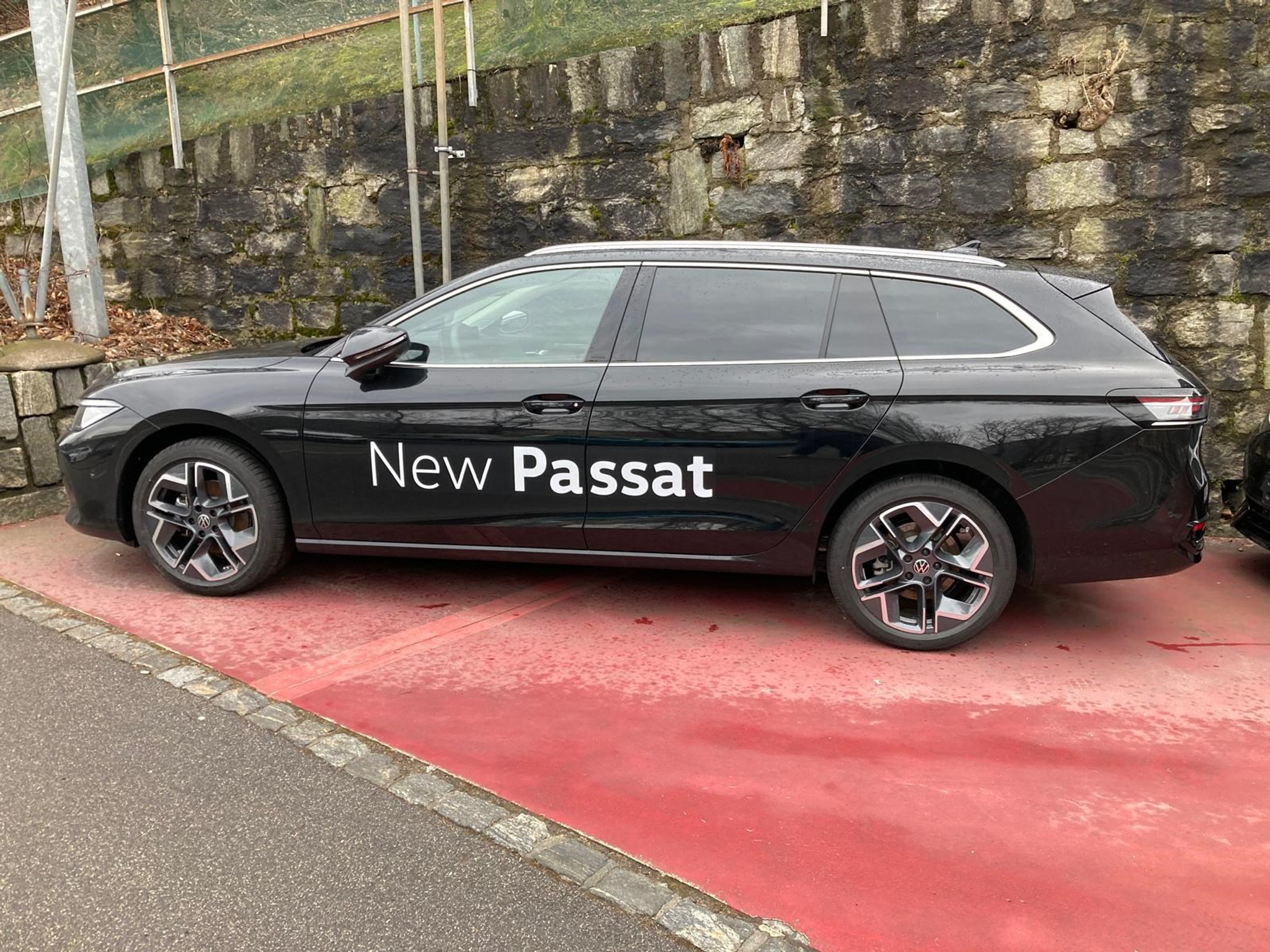 listing desktop thumbnail image 1