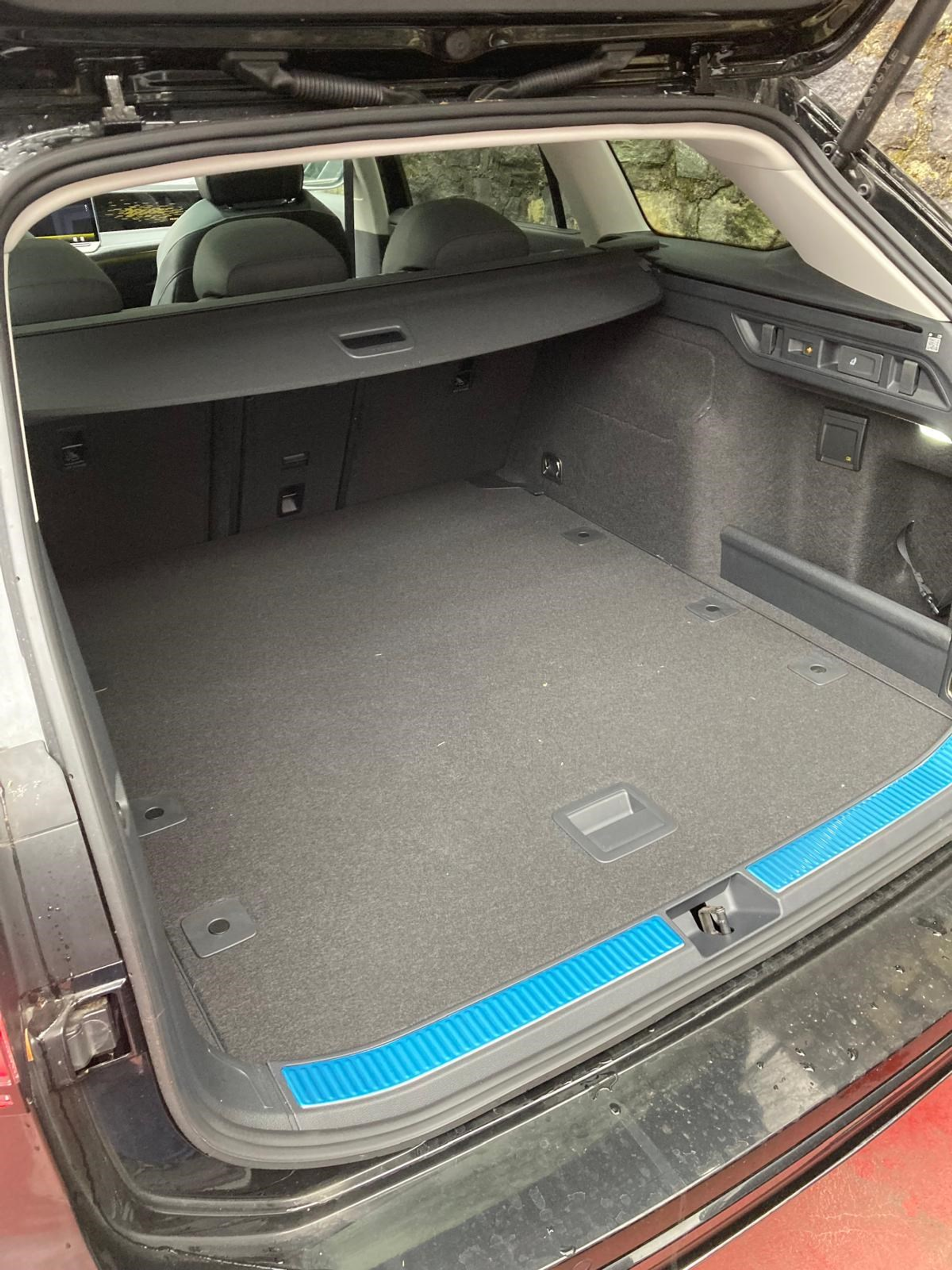 listing desktop thumbnail image 4