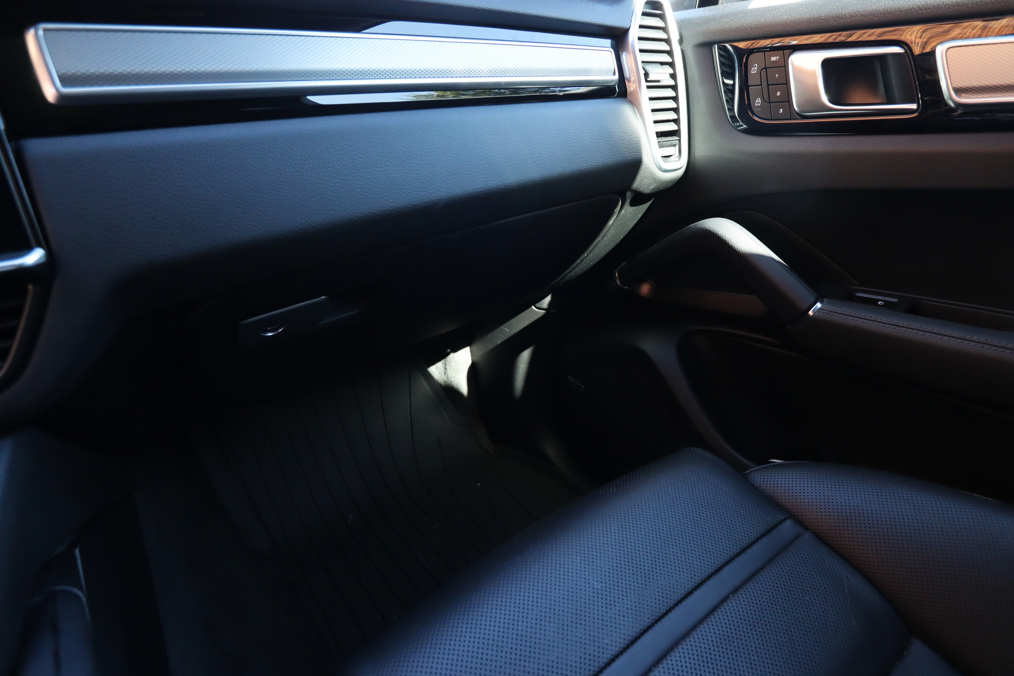 listing desktop thumbnail image 23