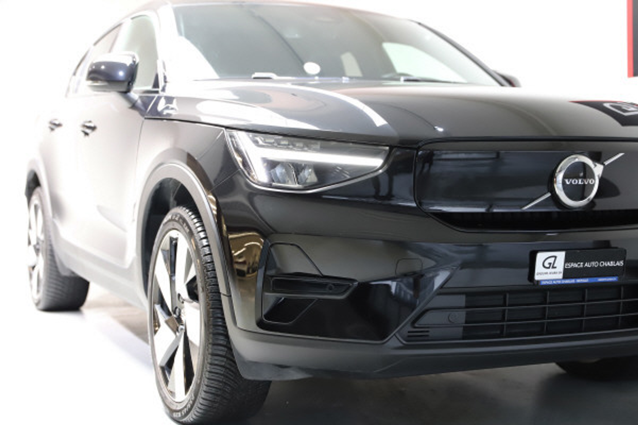 listing desktop thumbnail image 1