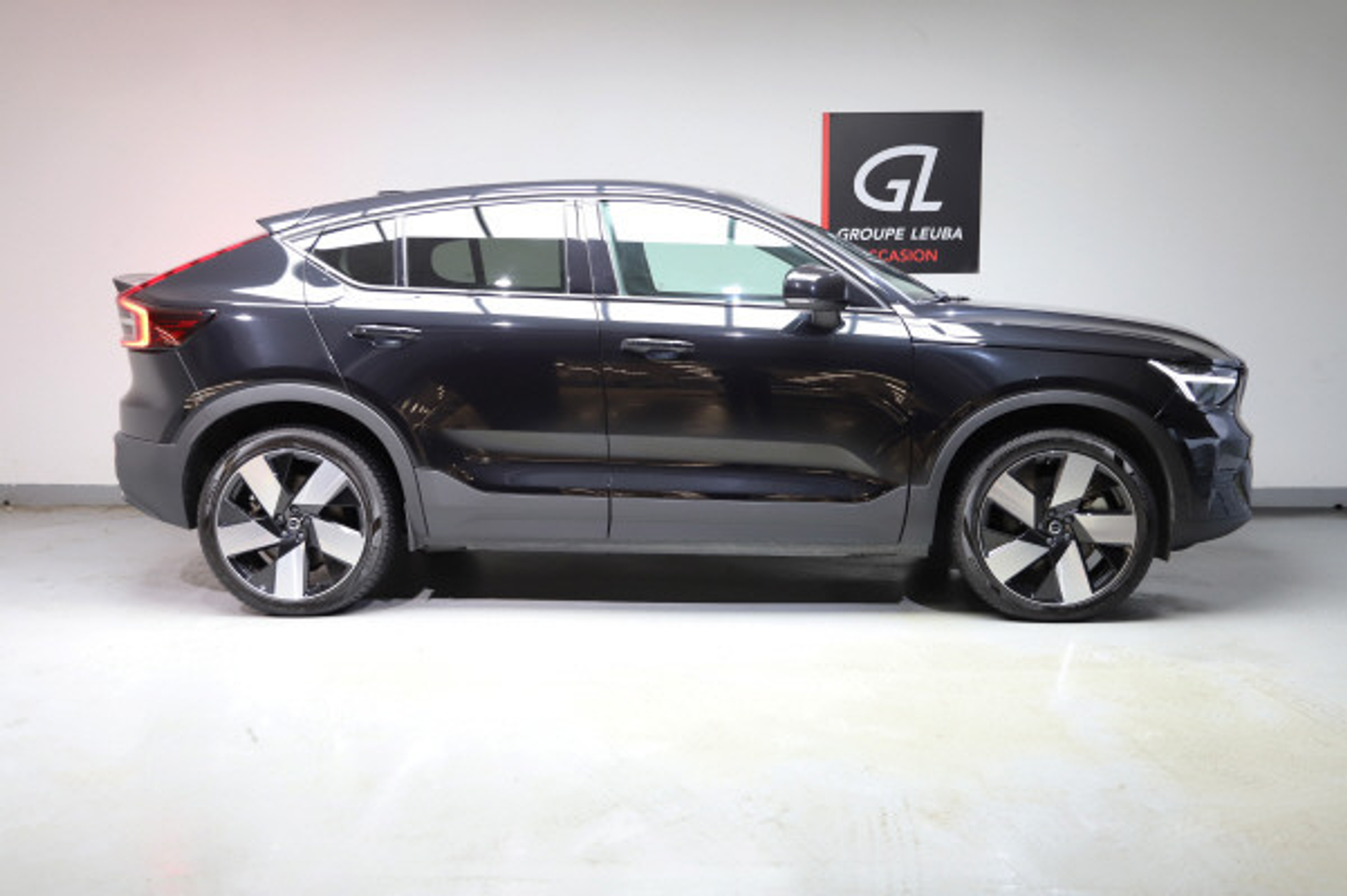 listing desktop thumbnail image 6