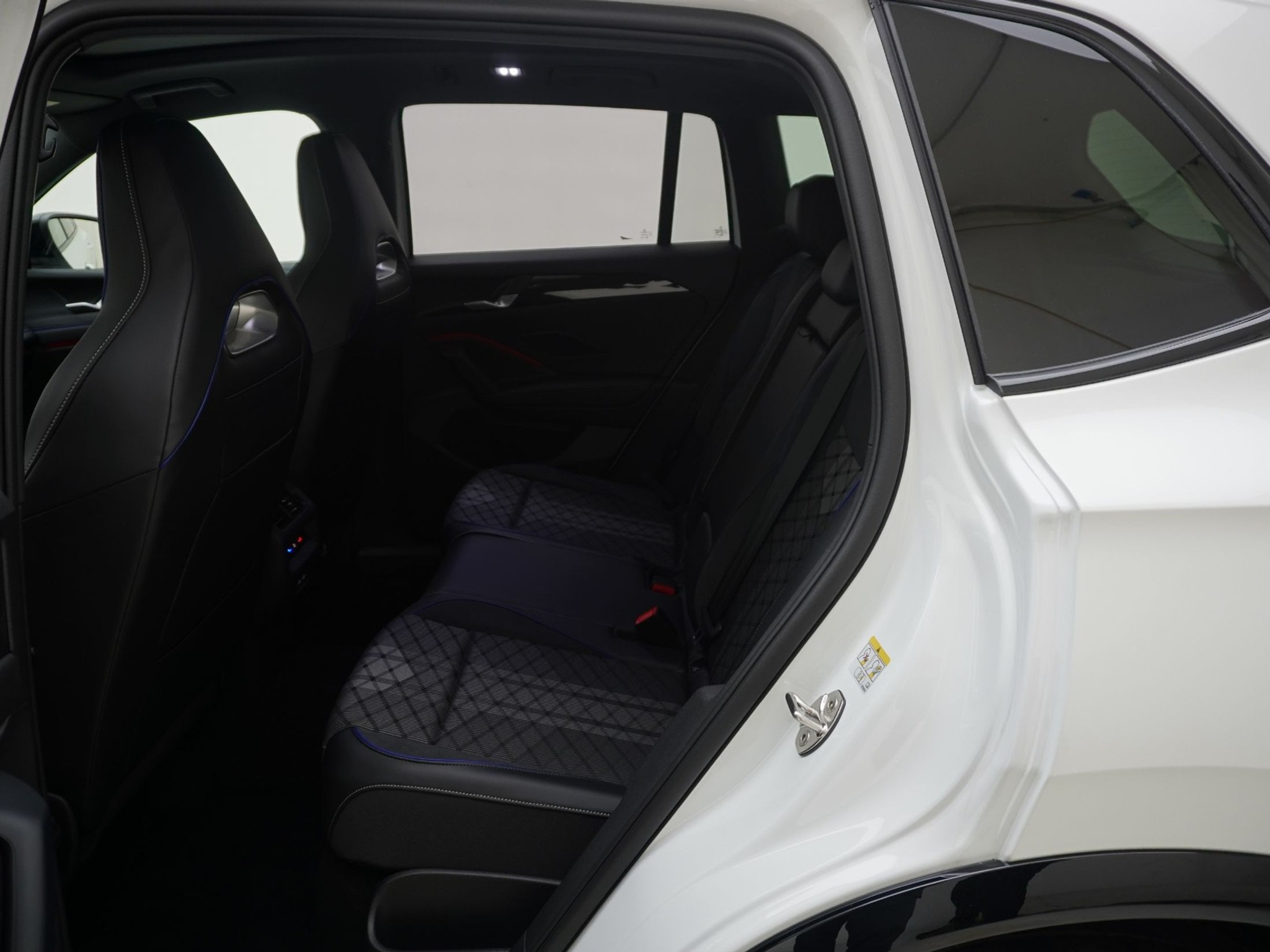 listing desktop thumbnail image 15