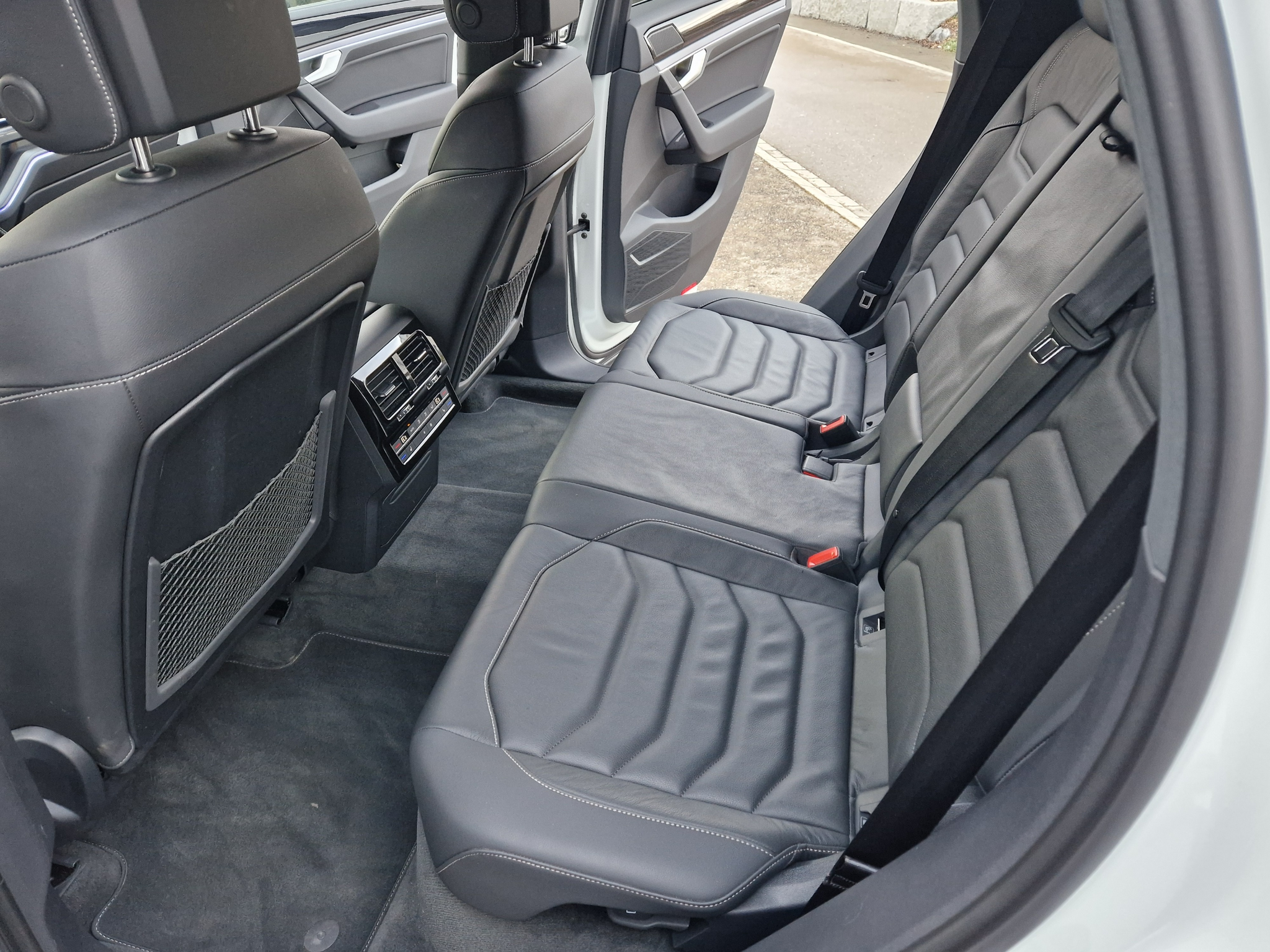 listing desktop thumbnail image 13